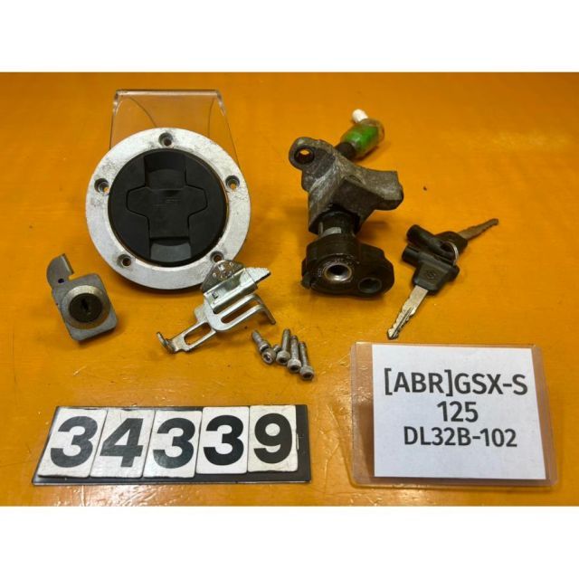 [ABR 34339]@スズキ SUZUKI GSX-S125 DL32B-102 キーセット 鍵 錆あり