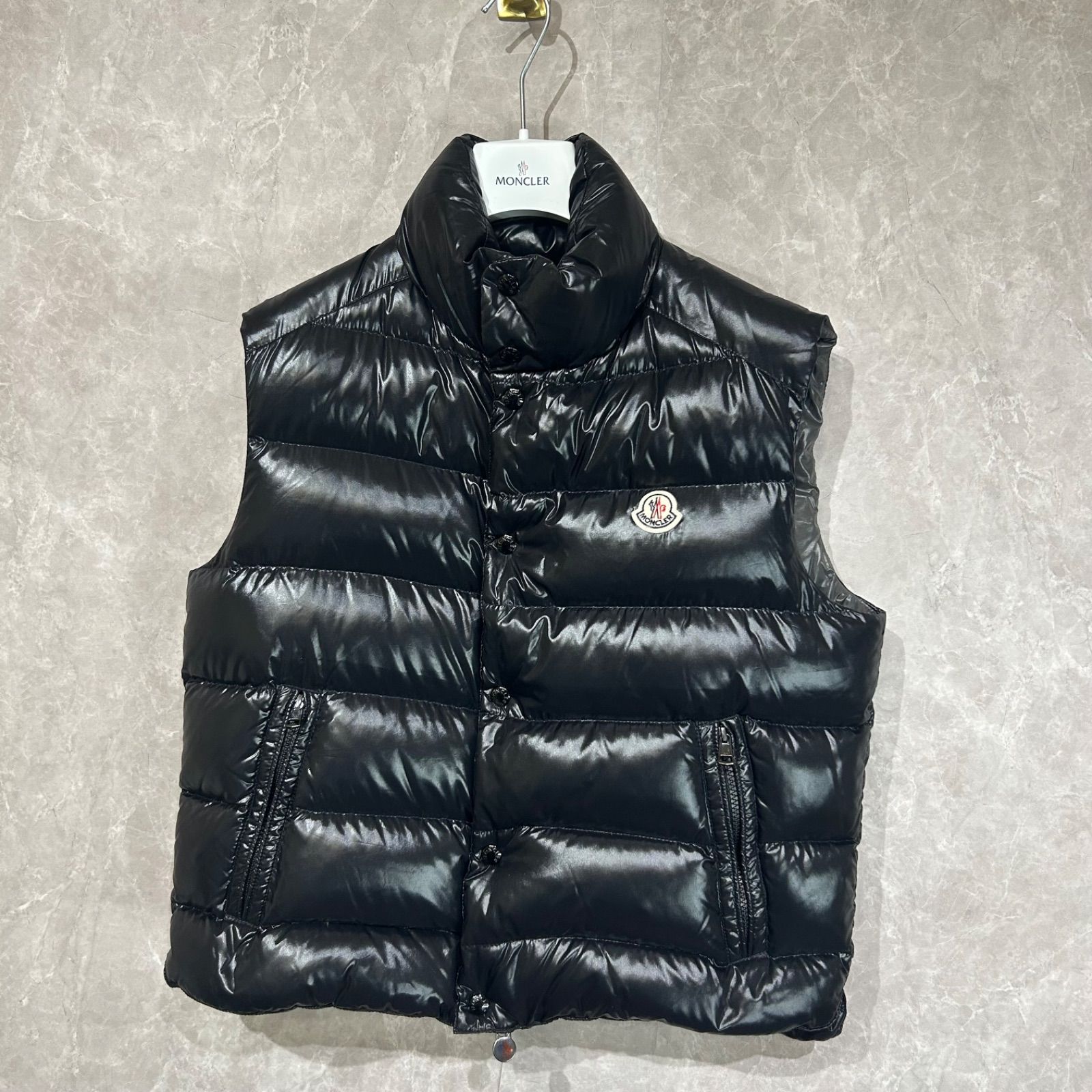 美品】 MONCLER モンクレール ダウンベスト ブラックTIBジレ2 - メルカリ