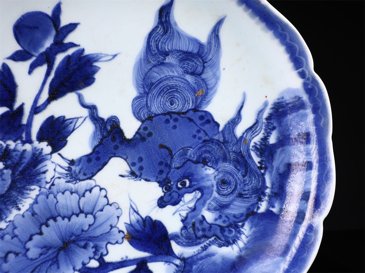 江戸時代 【古伊万里】 染付獅子牡丹紋 大皿 径35㎝／時代の擦れありn