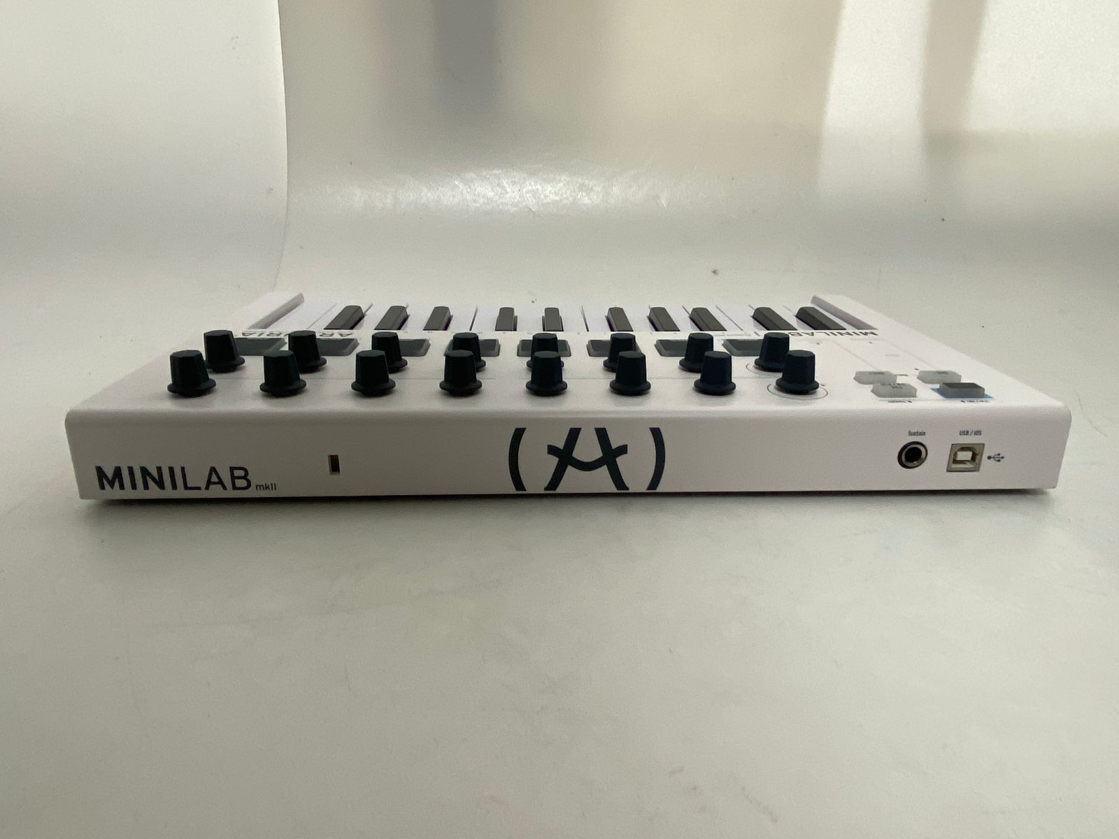 〇 アートリア Arturia MiniLab MkII 25鍵盤 MIDI コントローラー ソフトウェア付属 1400-4152 〇 アートリア Arturia MiniLab MkII 25鍵盤 MIDI コントローラー