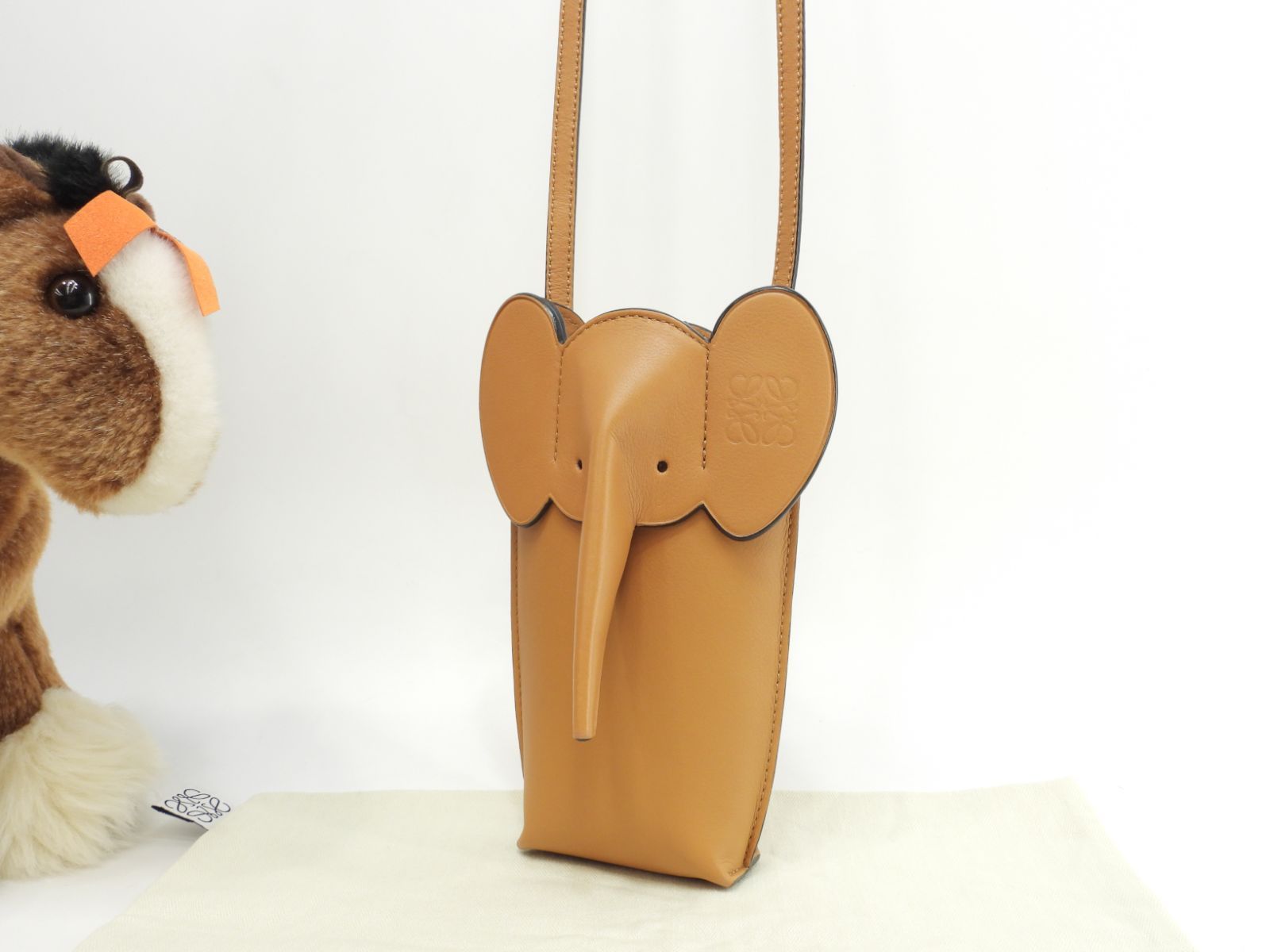 ロエベ エレファントポシェット レザー 茶 クロスボディバッグ フォンケース 美品@692240 32,370円