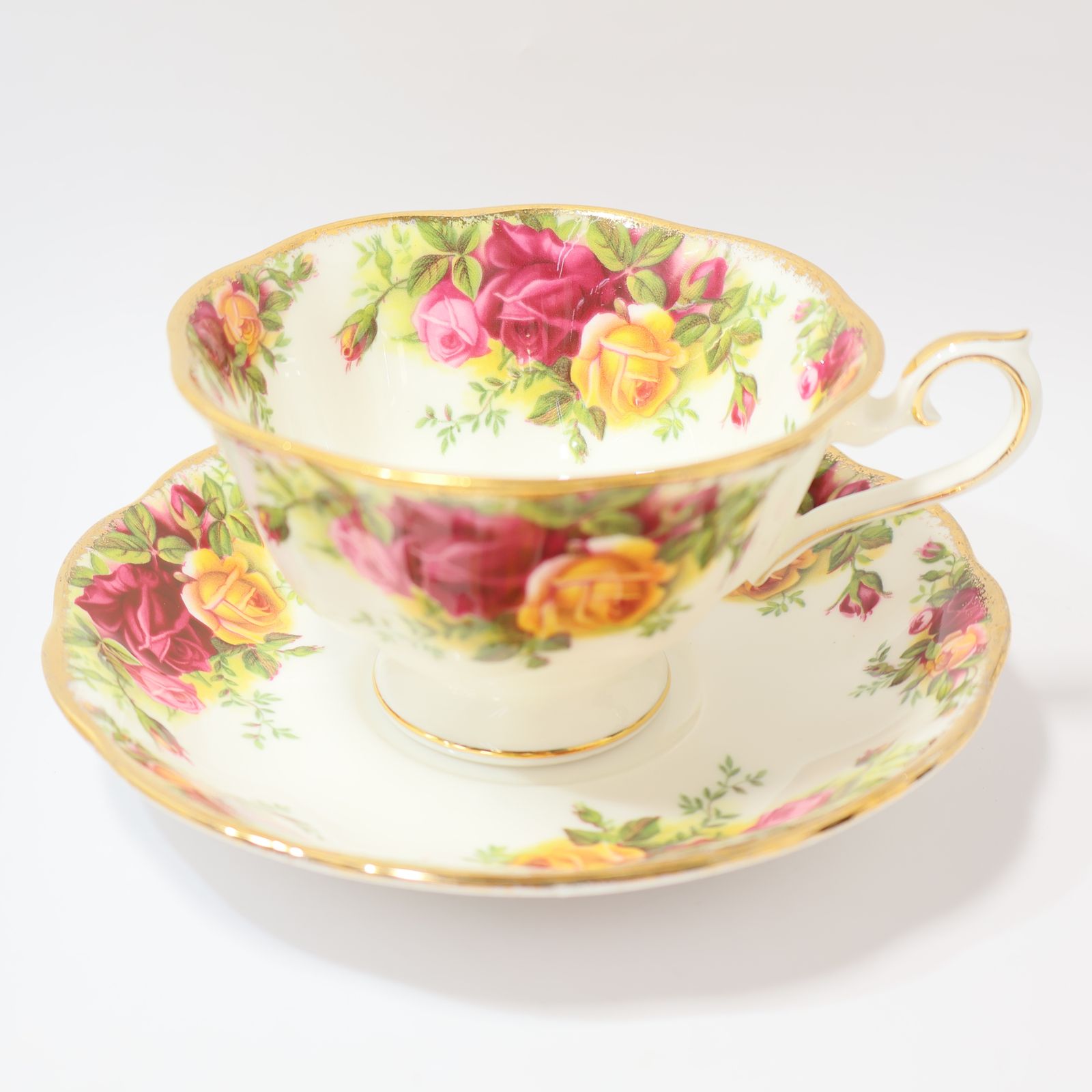 ss5867　ロイヤルアルバート　カップ＆ソーサー　2客セット　オールドカントリーローズ　 　Old Country Roses　C/S　洋食器　陶磁器　コレクション　花柄　ティーカップ　紅茶　コーヒー　珈琲　お茶会 Amazon｜ロイヤルアルバート オールドカントリーローズ ティーカップ