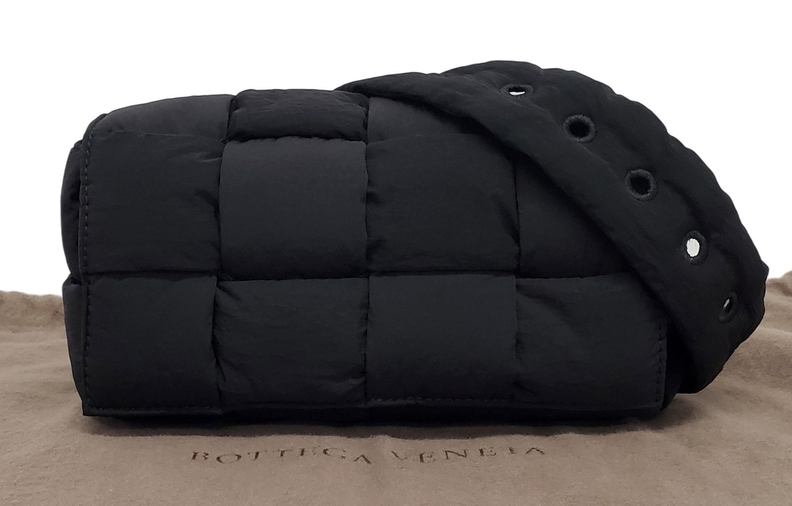 【美品】BOTTEGA VENETA ボディバッグ　マキシイントレ G561◇極美品【ボッテガヴェネタ】マキシイントレ パデットテック