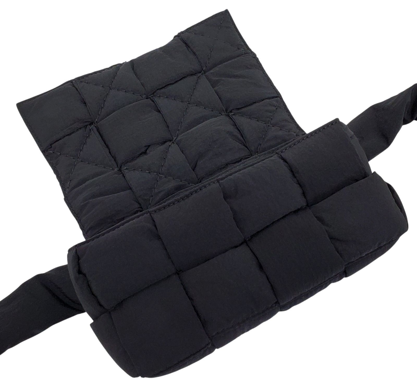 G561◇極美品【ボッテガヴェネタ】マキシイントレ パデットテック