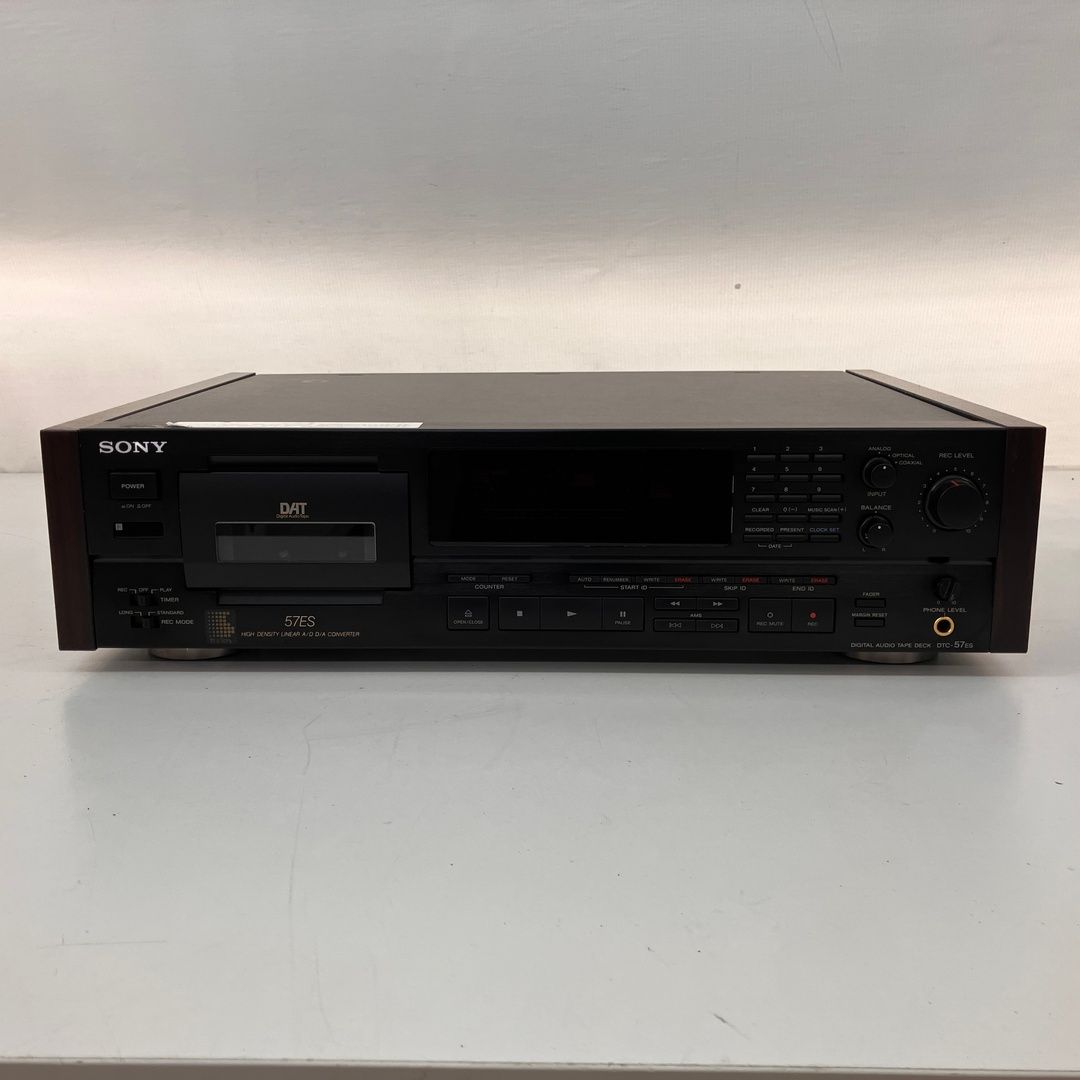 【ジャンク品】 SONY DAT デッキ DTC-57ES ソニー(SONY)|DATデッキ(デジタルオーディオテープデッキ)|【ハード