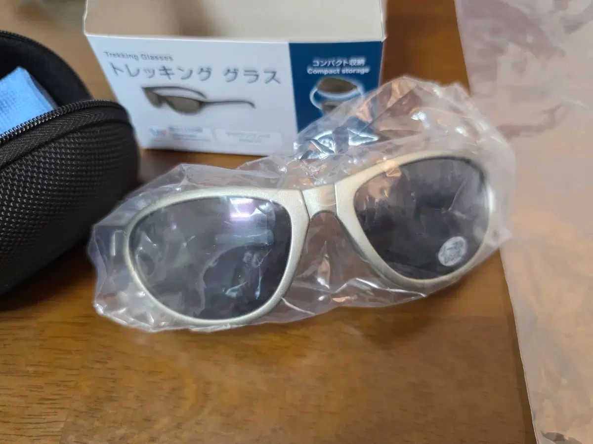 金*内様 モンベル　トレッキンググラス　シルバーメタリック　サングラス モンベル トレッキング サングラス シルバー メタリック - メルカリ