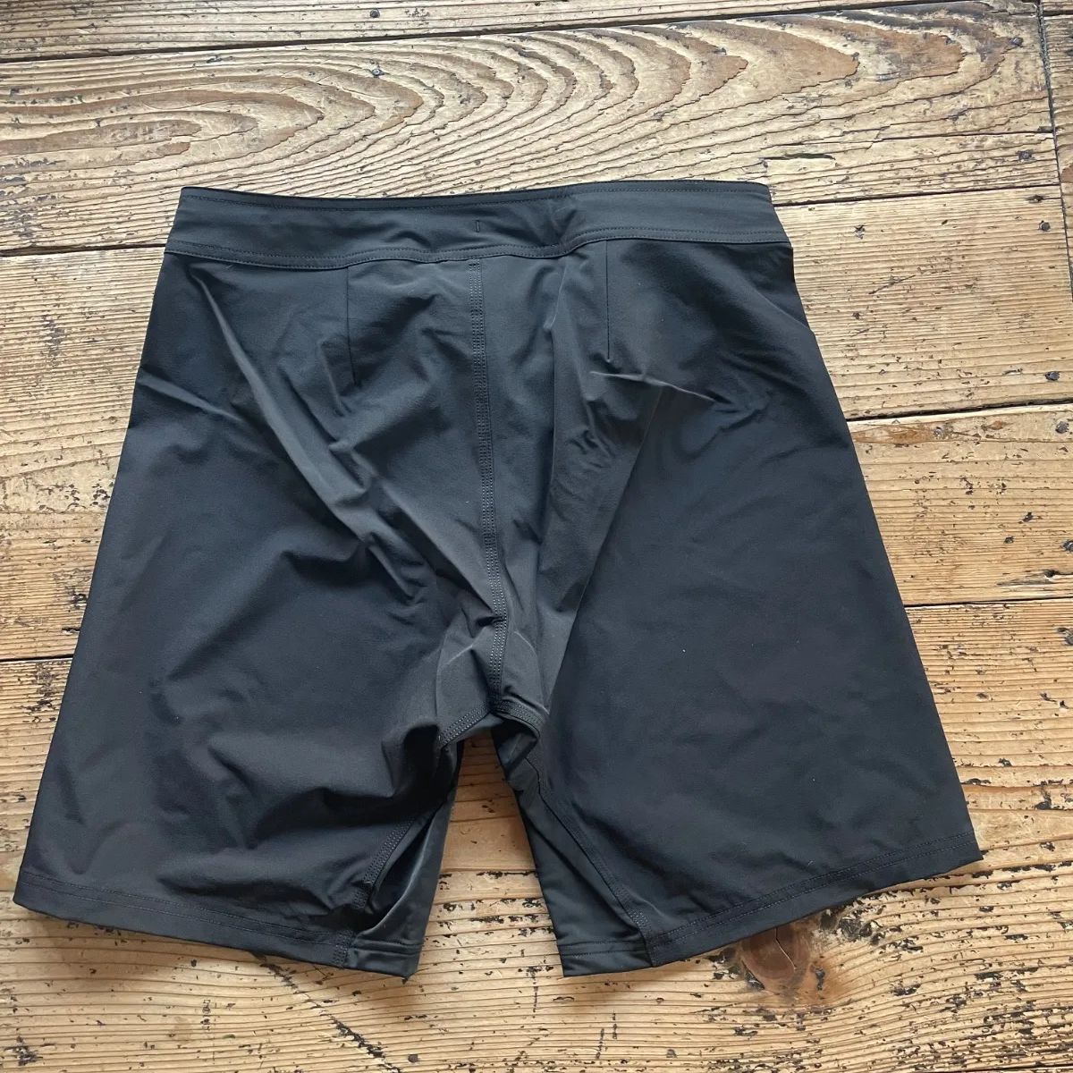 【最終値下げ】新品RVCAXKRAZYBEEXGAKKINファイトショーツ Ｌ RVCA x KRAZY BEE x GAKKIN 復刻記念SHORTS & INNER SHORTS FOR ALL