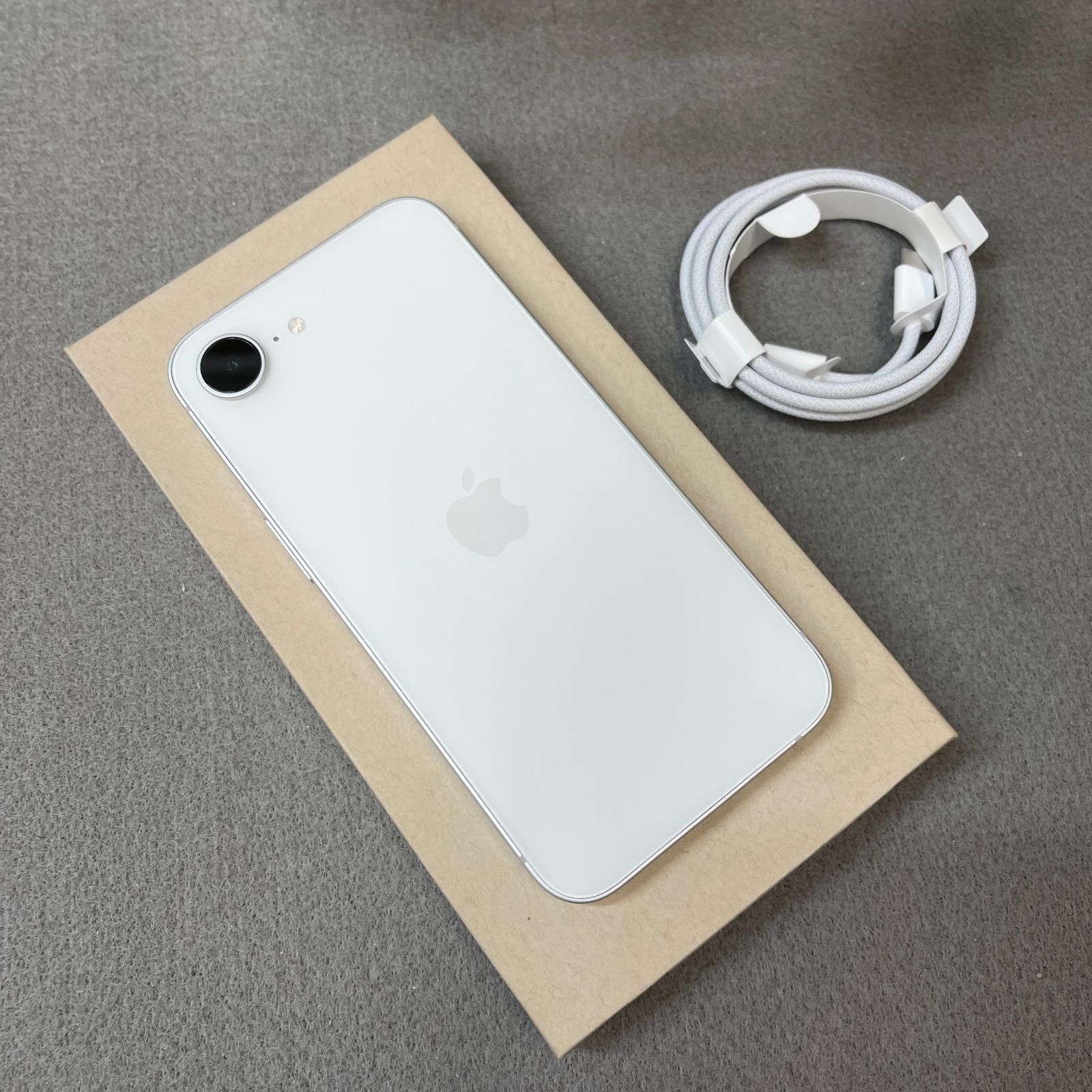 iPhone 16e 128GB ホワイト SIMフリー バッテリー97% - メルカリ