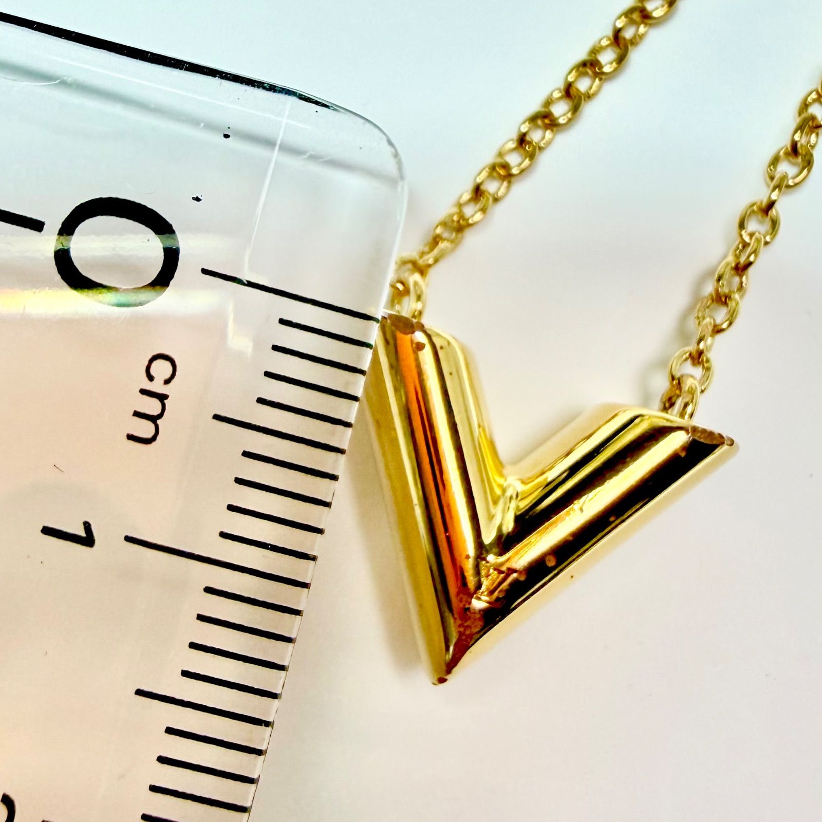 Louis Vuitton ゴールドネックレス LOUIS VUITTON ルイヴィトン エセンシャルV ゴールド ネックレス G2510