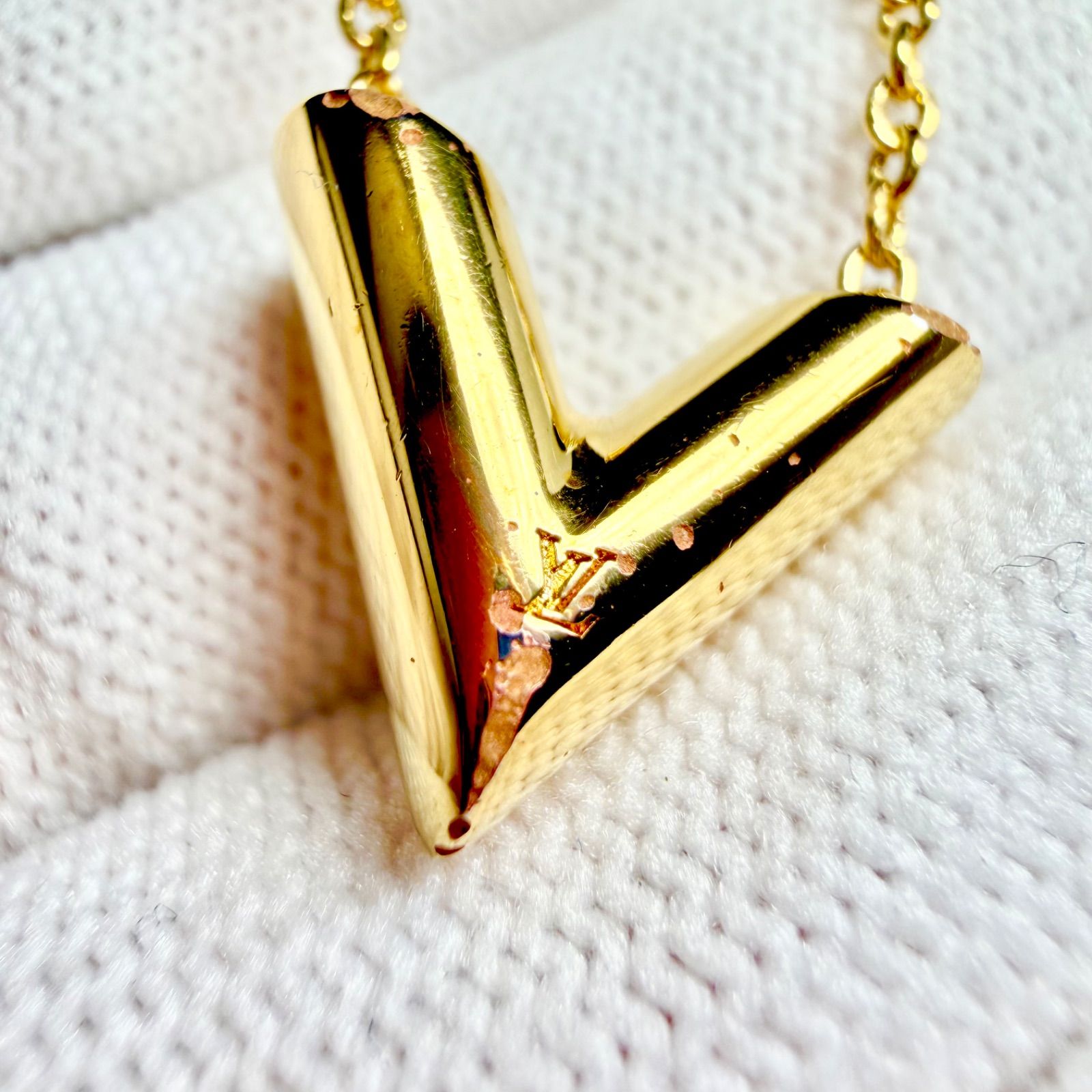 LOUIS VUITTON ルイヴィトン エセンシャルV ゴールド ネックレス G2510