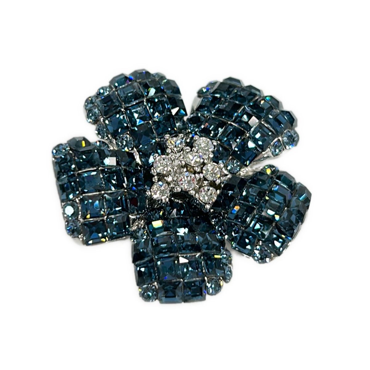 yu-miです。フォクシー　ブローチ FOXEY(フォクシー) ブローチ美品 シルバー×ネイビー フラワー - メルカリ