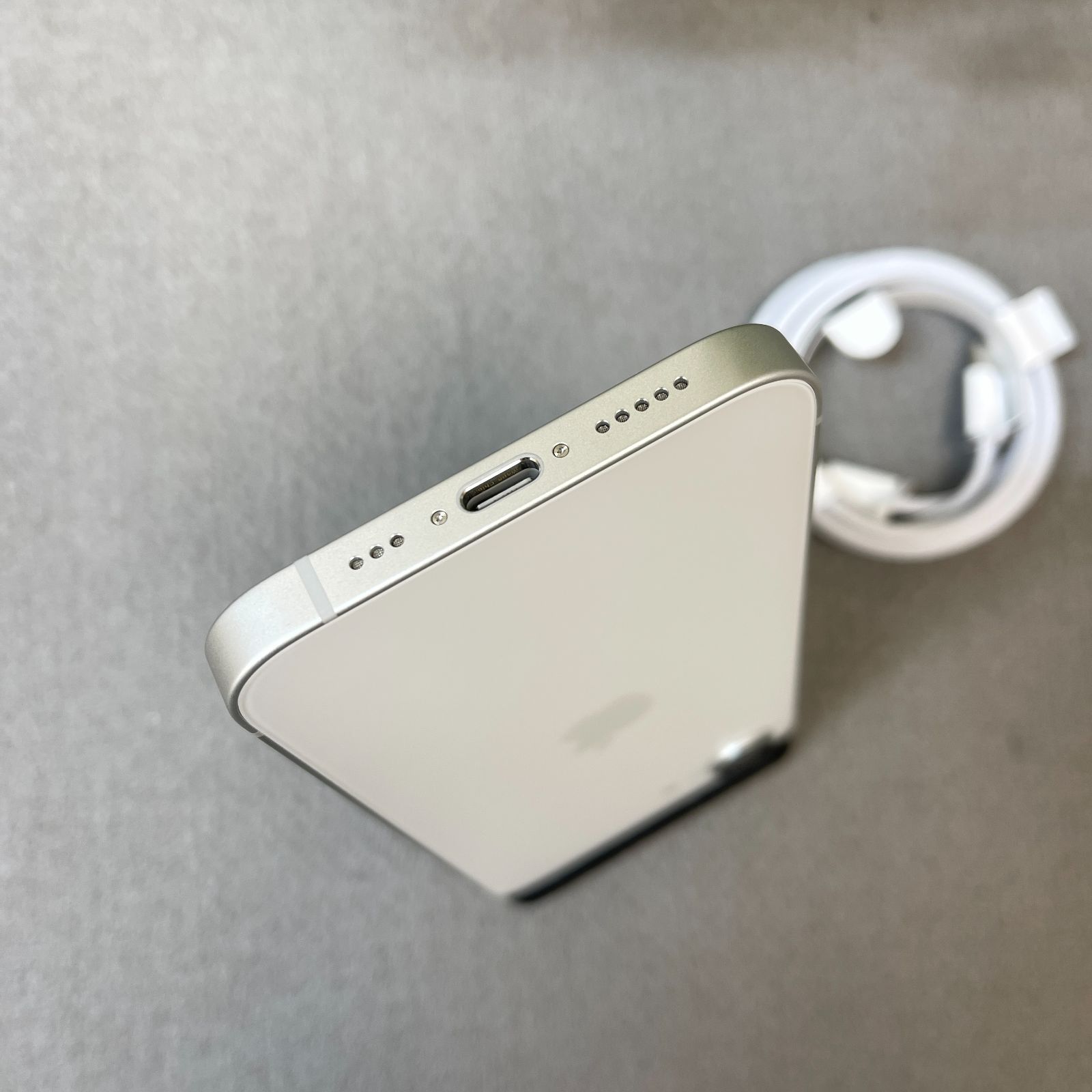 バッテリー容量100% iPhone 16e 128GB ホワイト ムスビー｜【バッテリー100%】iPhone 16e 128GB ホワイト SIMフリー au