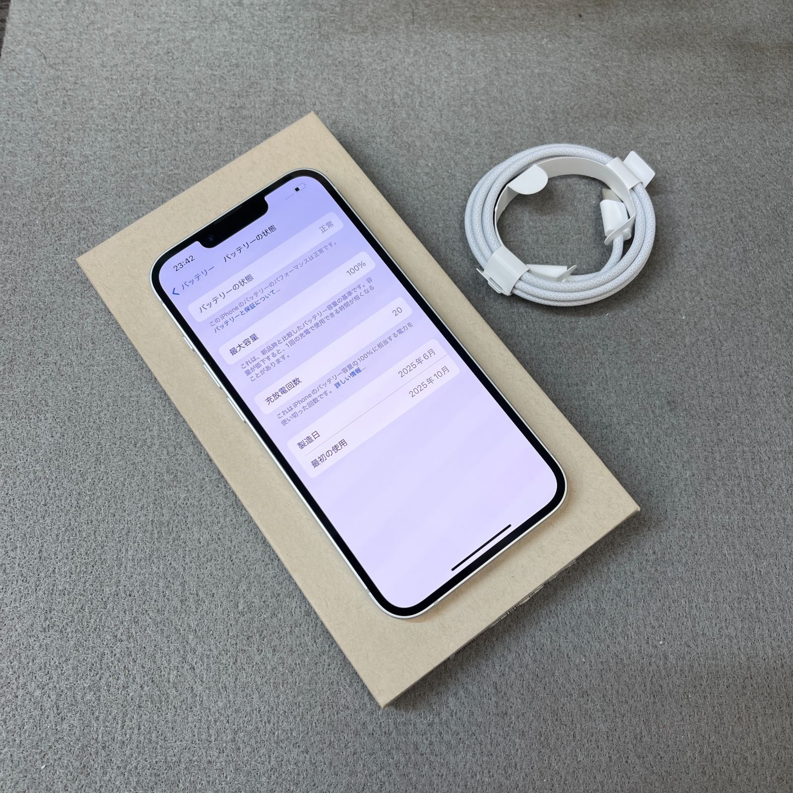 バッテリー容量100% iPhone 16e 128GB ホワイト ムスビー｜【バッテリー100%】iPhone 16e 128GB ホワイト SIMフリー au