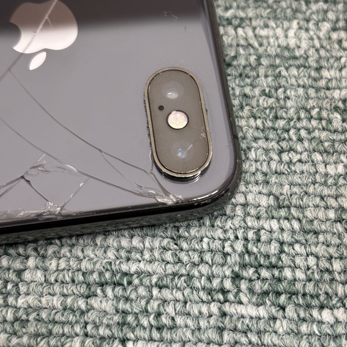 ◎【中古／ジャンク品】 iPhoneX 64GB 〇端末 SIMロックなし NQAX2J/A