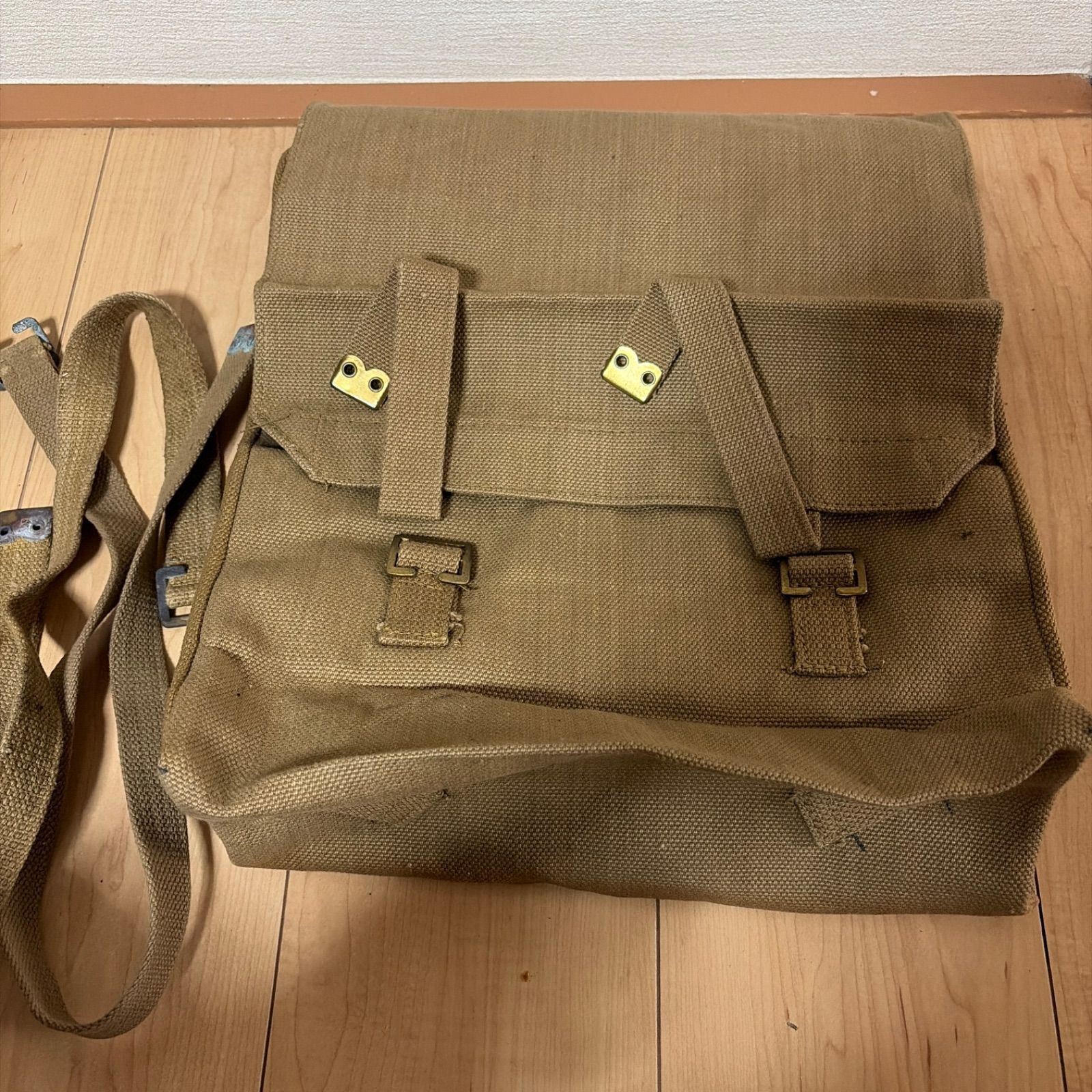 ベージュ キャンバス バックパック