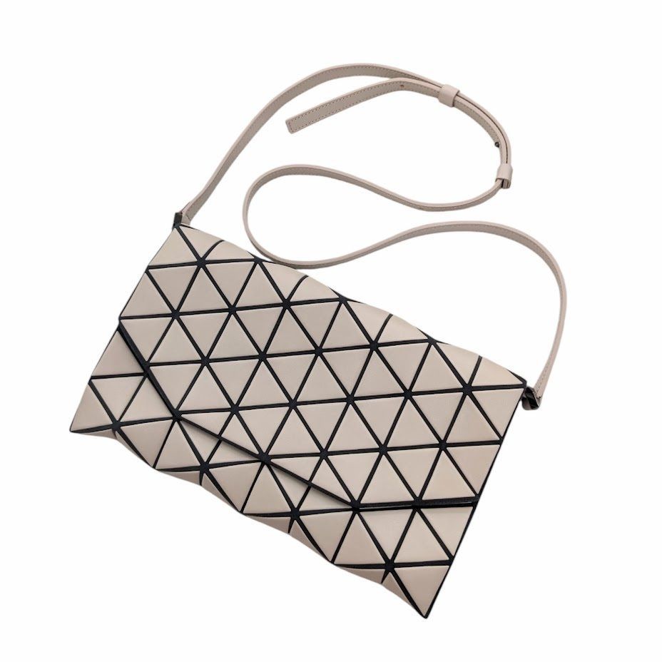 美品 BAO BAO ISSEY MIYAKE バオバオイッセイミヤケ フラップ