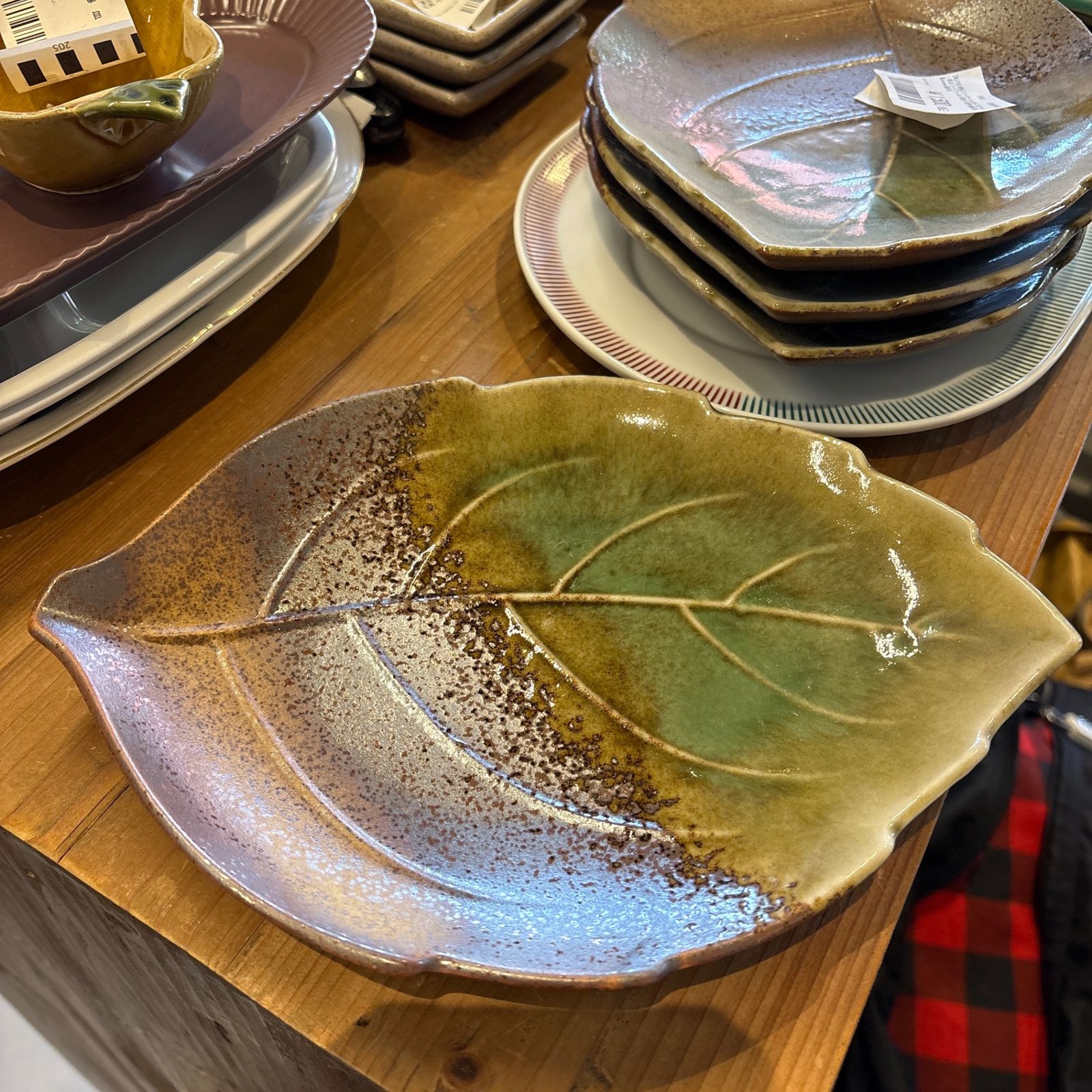 東あずま店 併売品】 大 リーフモチーフ Leaf 葉っぱ お皿 かわいい