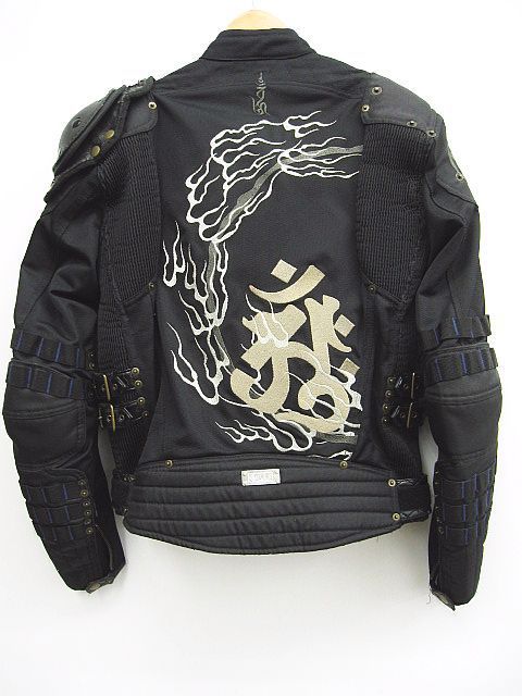 ブラック刺繍入りバイカー風ジャケット 刺繍入りライダースジャケット
