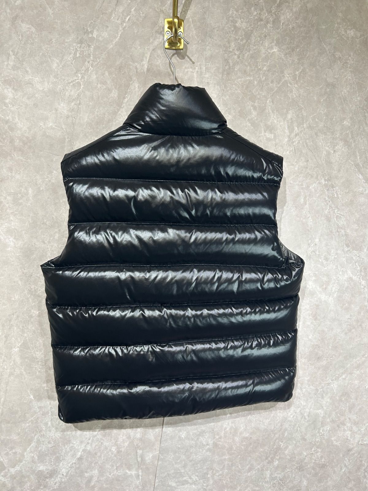 美品】 MONCLER モンクレール ダウンベスト ブラックTIBジレ2 - メルカリ