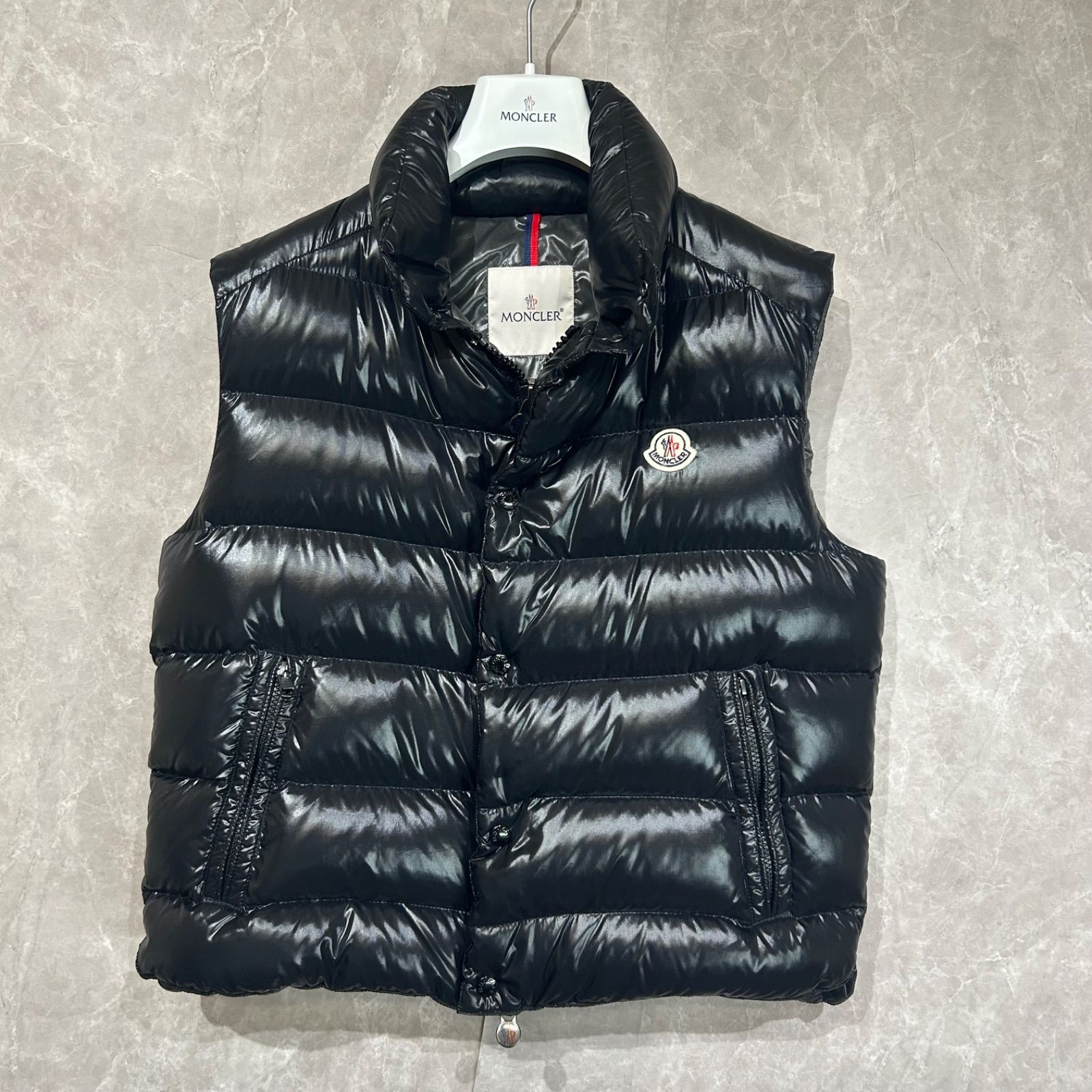 美品】 MONCLER モンクレール ダウンベスト ブラックTIBジレ2 - メルカリ