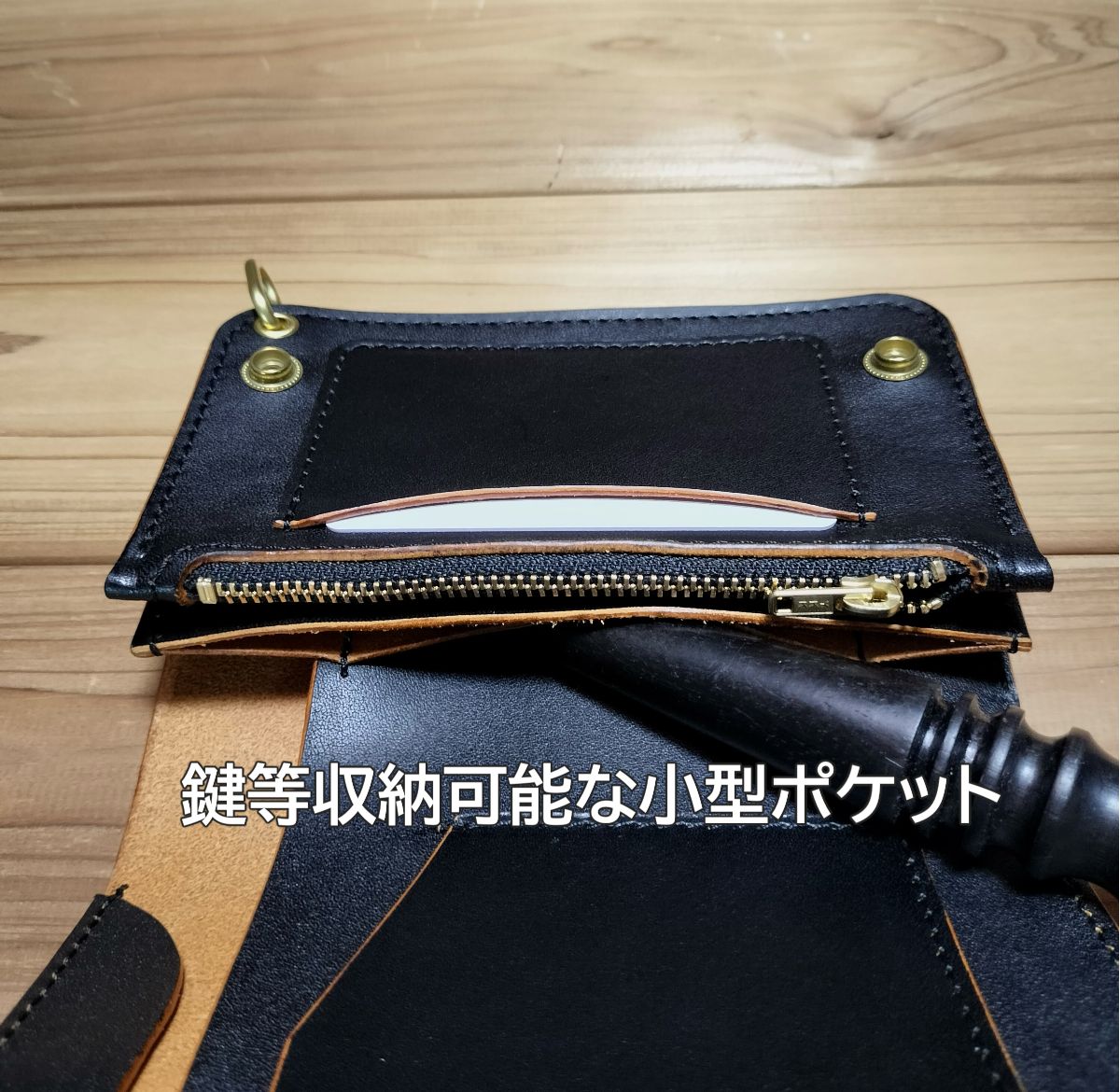 栃木レザー 茶芯黒 札ポケット付きミドルトラッカーウォレット MTW05