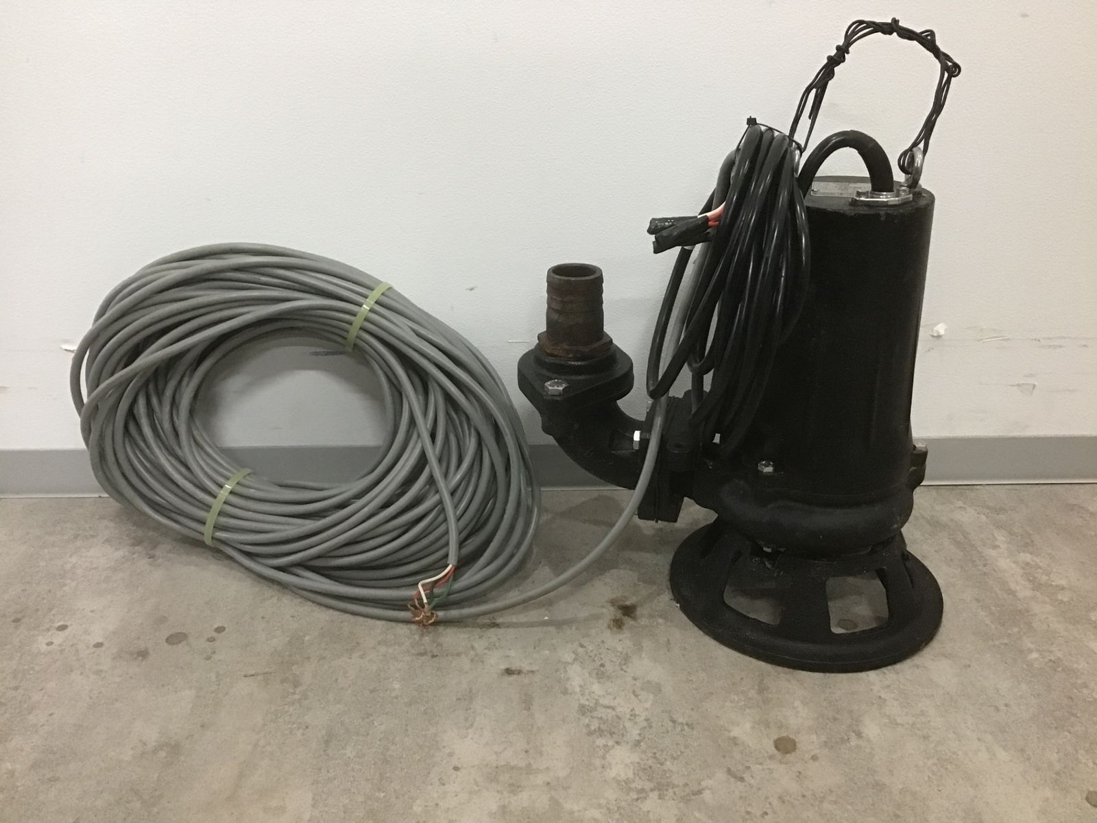 【中古動作品】ツルミTURUMI汚物用水中カッタポンプ　三相200v　60Hz専用　50C2.75-64●アクトツール富山店●Ｐ福