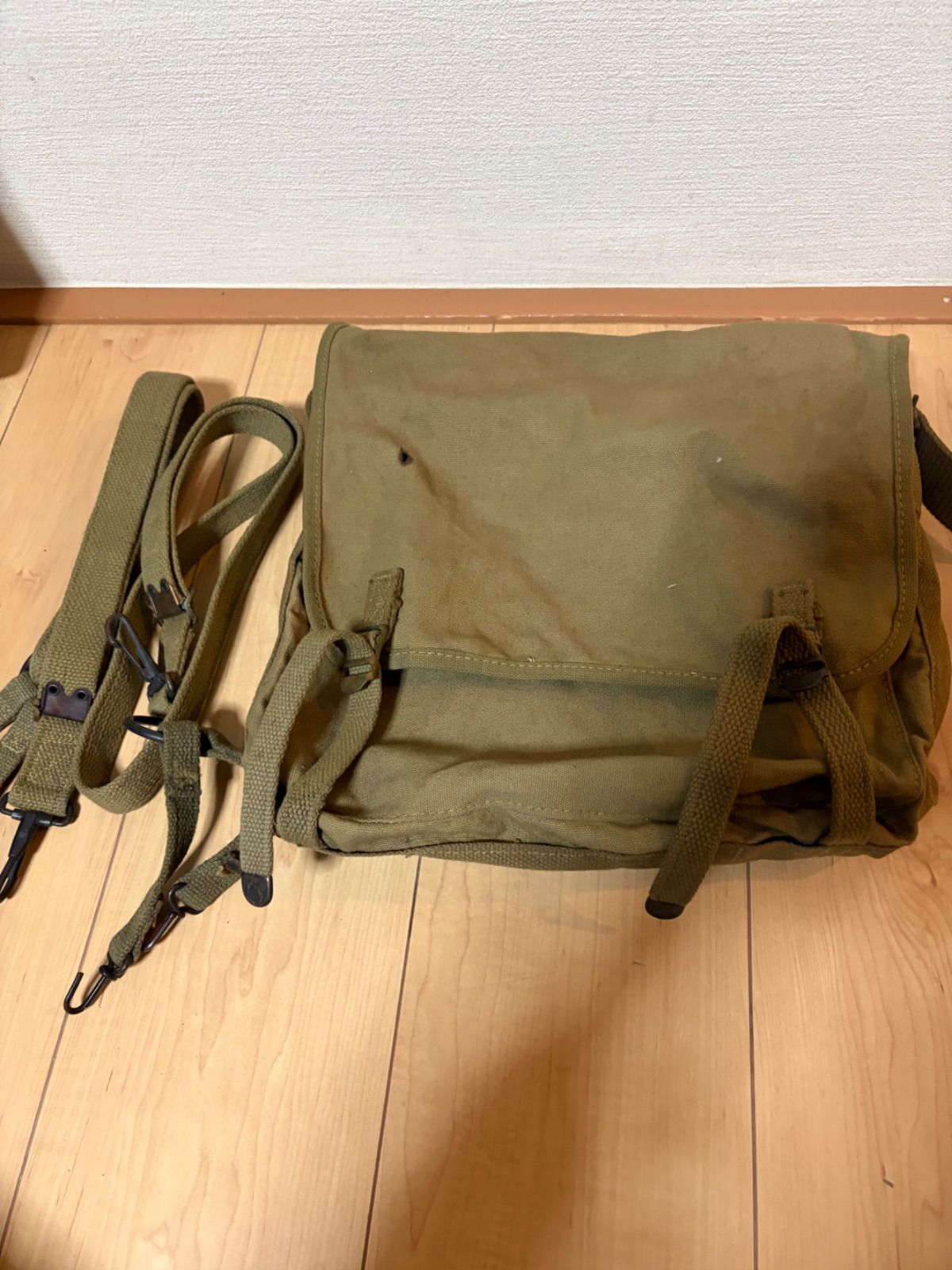 オリーブドラブ メッセンジャーバッグ