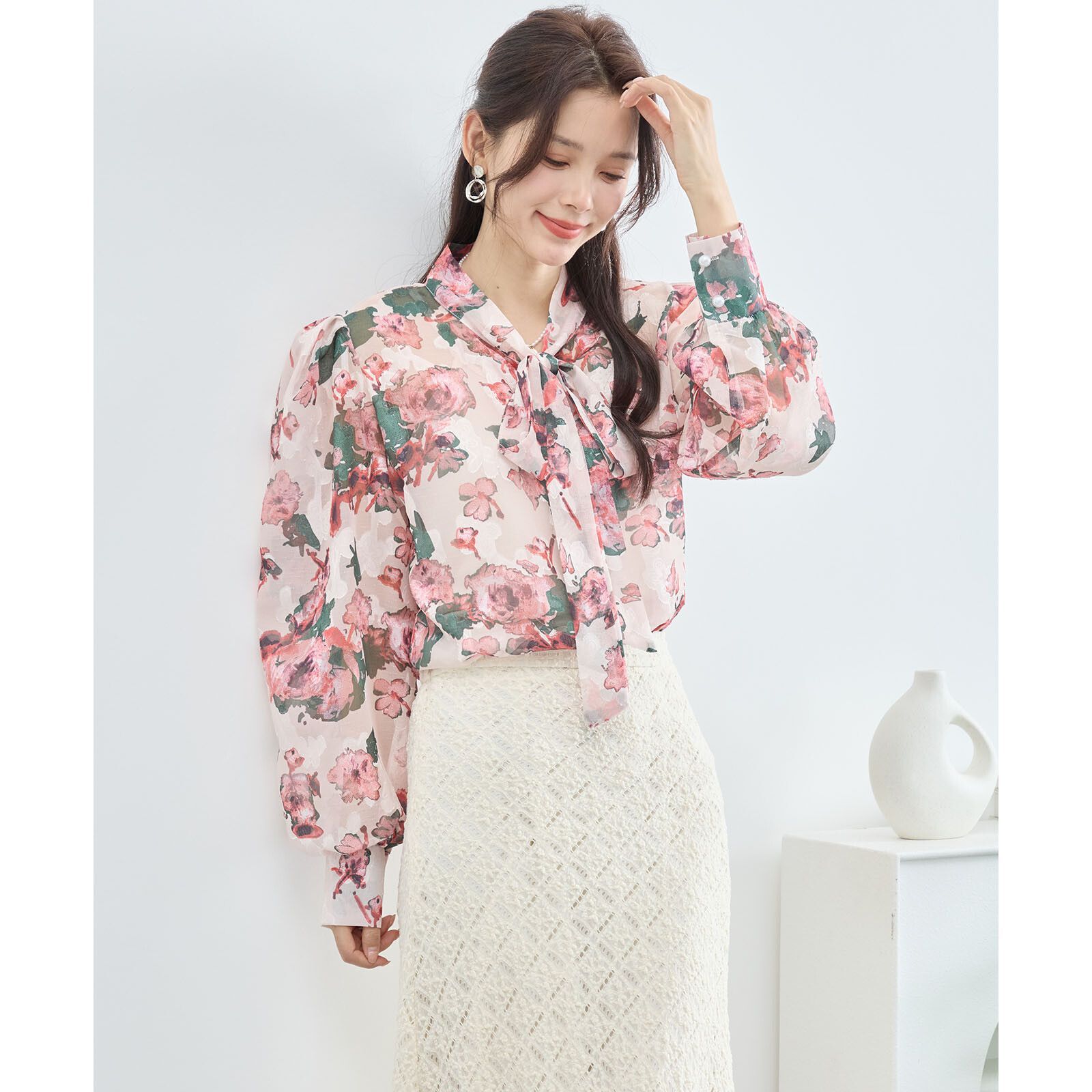 新品未使用❀amie studio （TRUBE）【M~L】ボウタイ付き花柄シフォン 