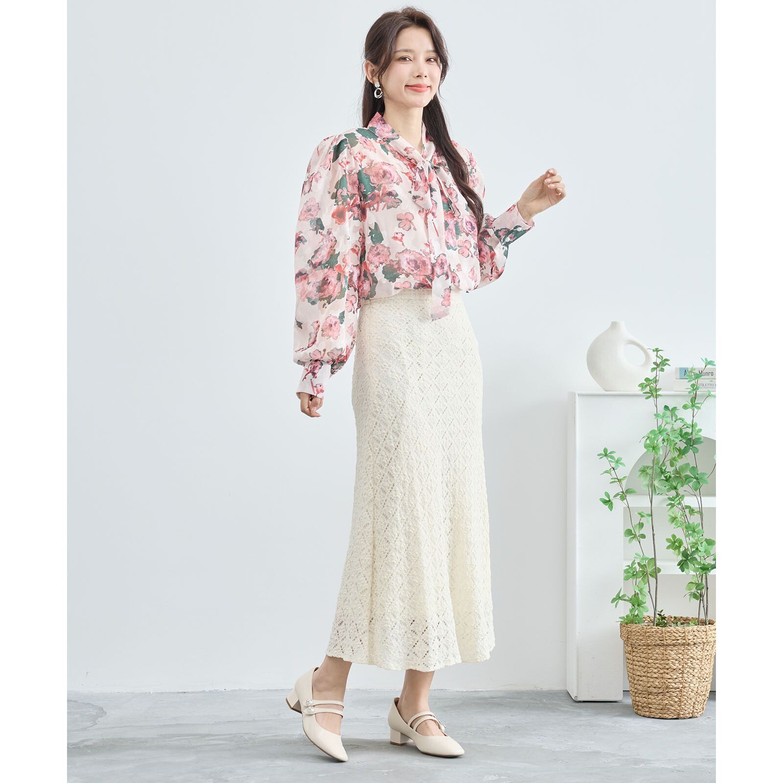 新品未使用❀amie studio （TRUBE）【M~L】ボウタイ付き花柄シフォン 