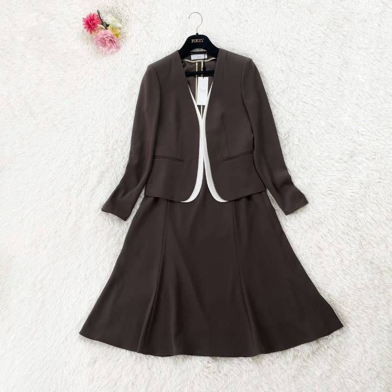 美品　BEIGE　ベイジ　 CINDY シンディ　セットアップ　スーツ BEIGE，/ベイジ，｜ こだわりつくした「ベイジ」人気のセットアップ