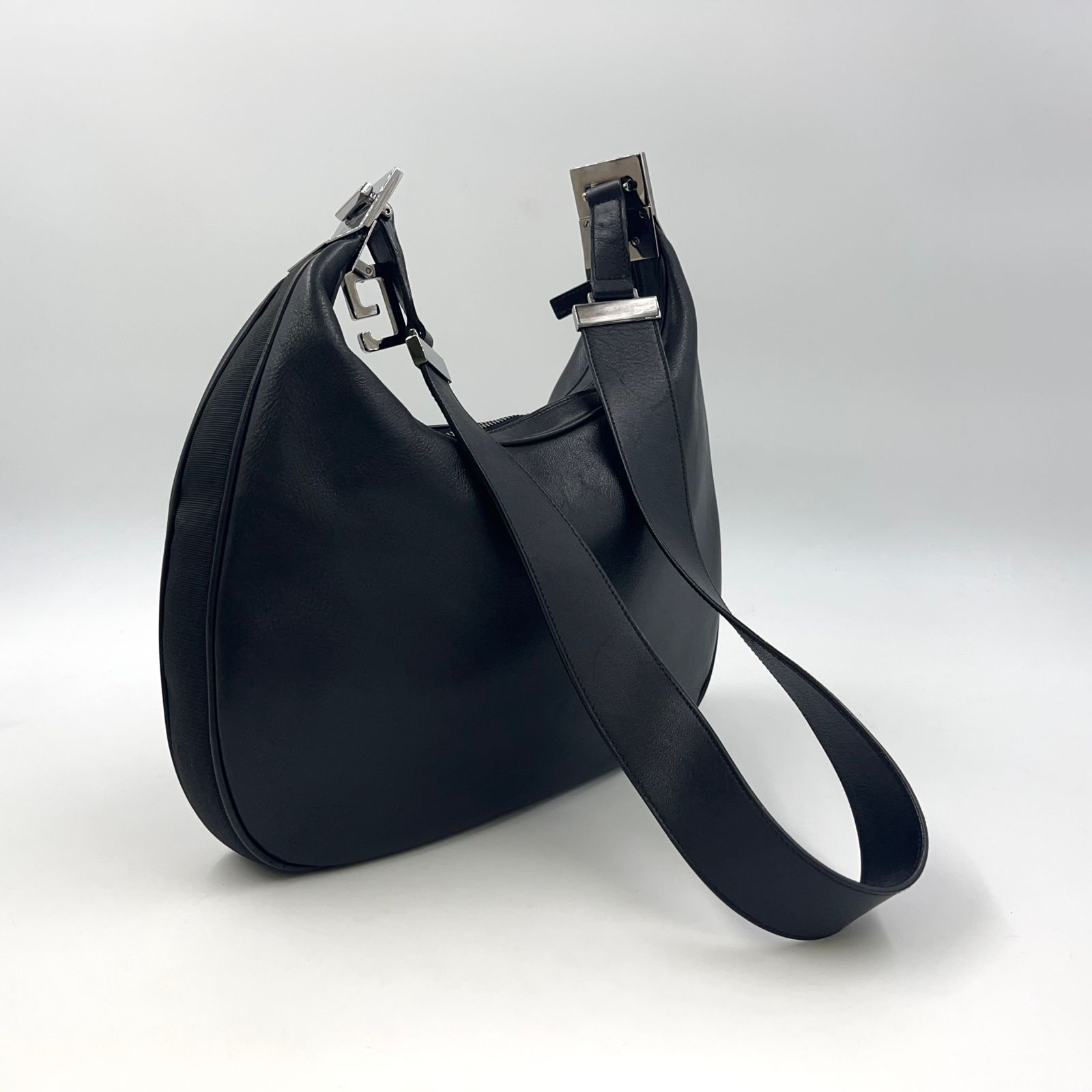 GUCCI】ハンドバッグ ロゴ金具 シルバー金具 レザー ブラック グッチ 