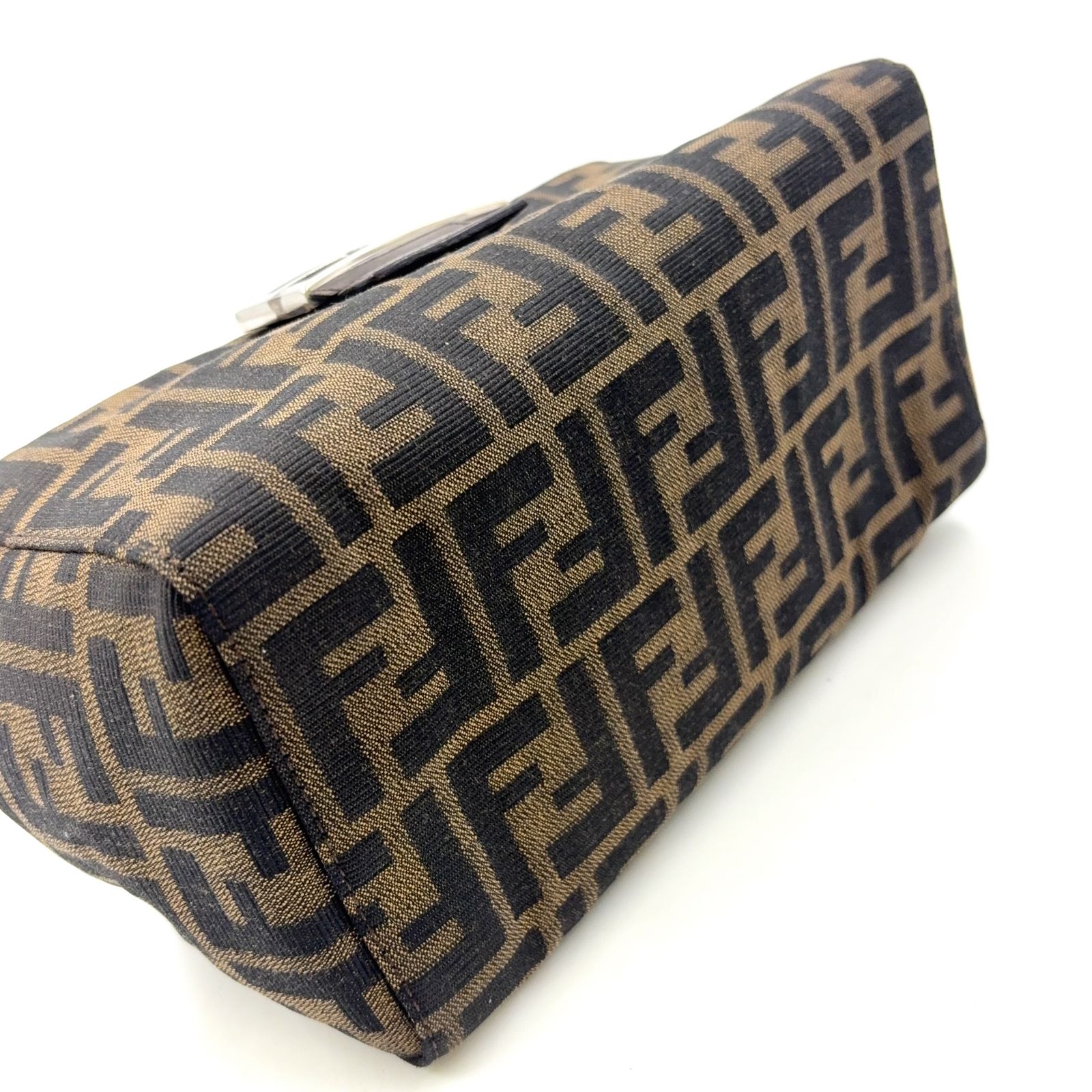 【FENDI】ハンドバッグ　ブラウン　ズッカ柄　キャンバス　ゴールド金具　ロゴ FENDI（フェンディ） ズッカ柄 ハンドバッグ キャンバス レザー