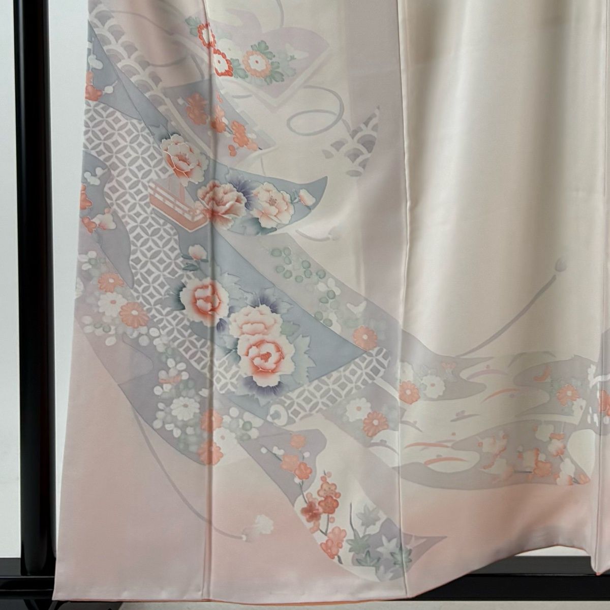 付下げ 身丈157.5cm 裄丈64.5cm M 袷 冊子 牡丹 金糸 刺繍 薄ピンク