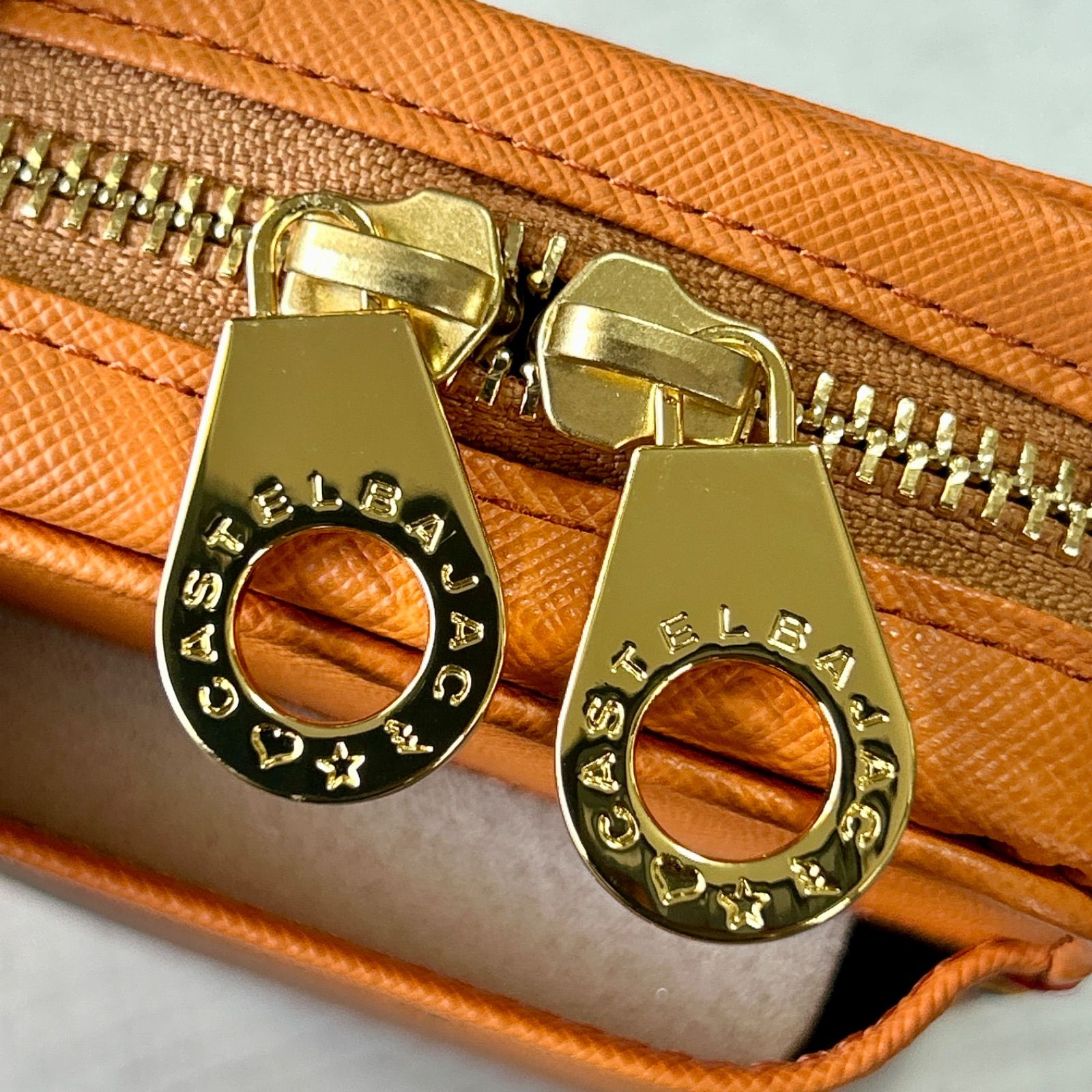 新品タグ付き】CASTELBAJAC カステルバジャック スマホショルダー 