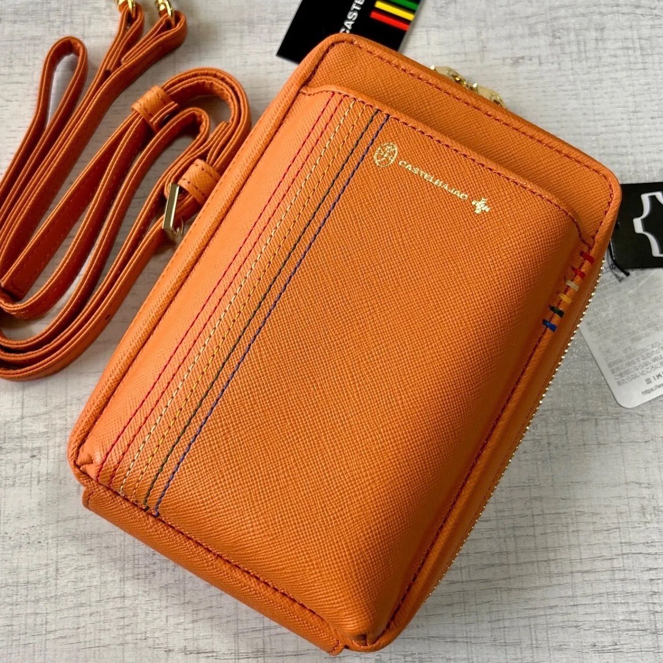 【新品タグ付き】CASTELBAJAC カステルバジャック スマホショルダー シェスト 本革 定価17600円