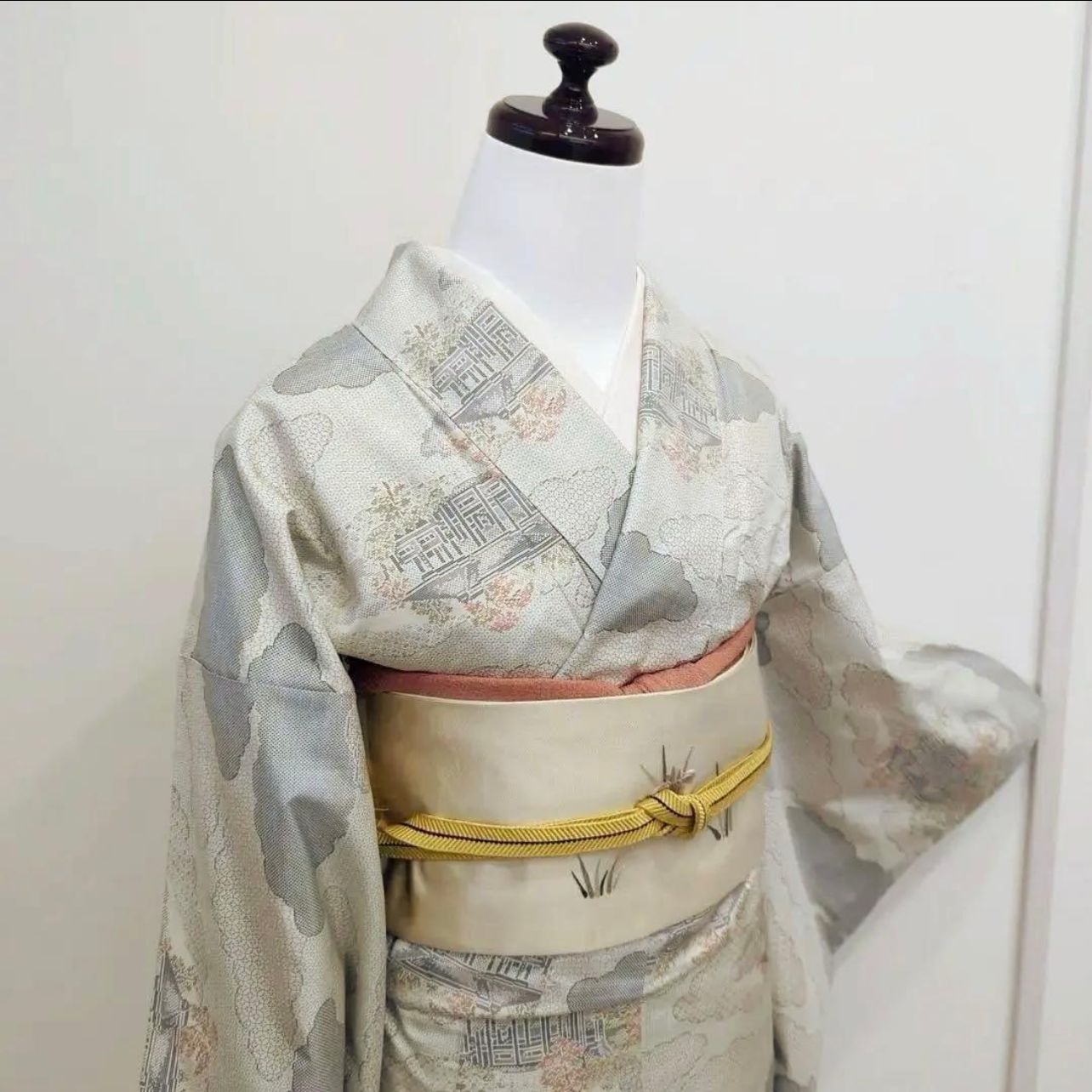 未使用近い　美品　袷　正絹　白紬　大島紬　白大島紬　小紋　フルセット 未着用 白大島紬 大島紬 小紋 フルセット たとう紙付き 正絹 - メルカリ