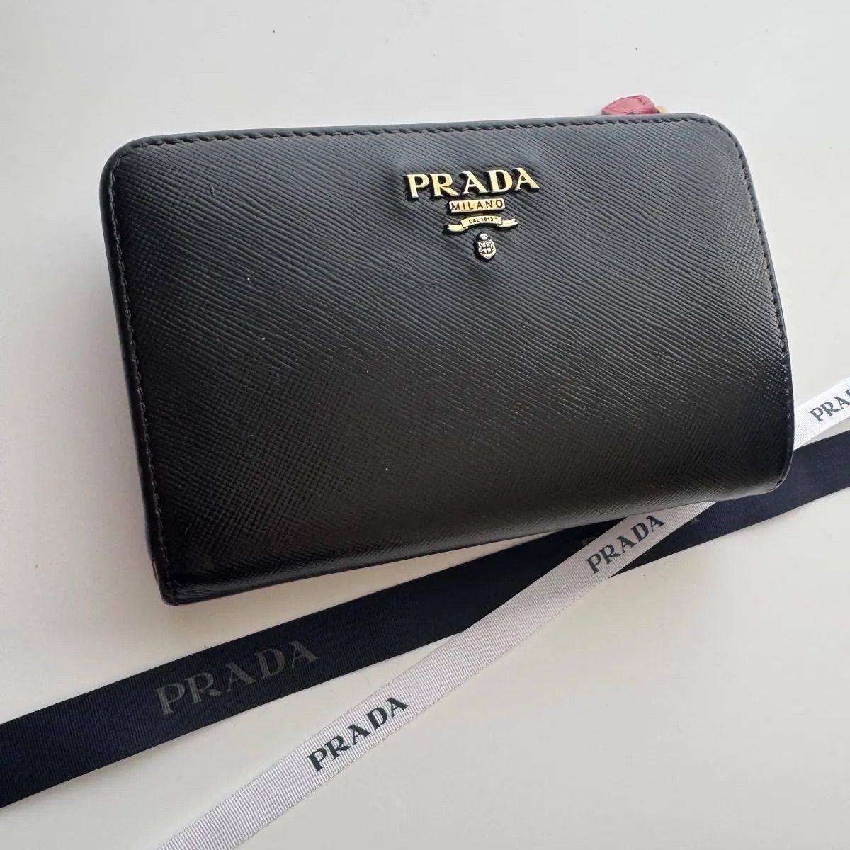 美品】 422 PRADA プラダ 2つ折り財布 - メルカリ