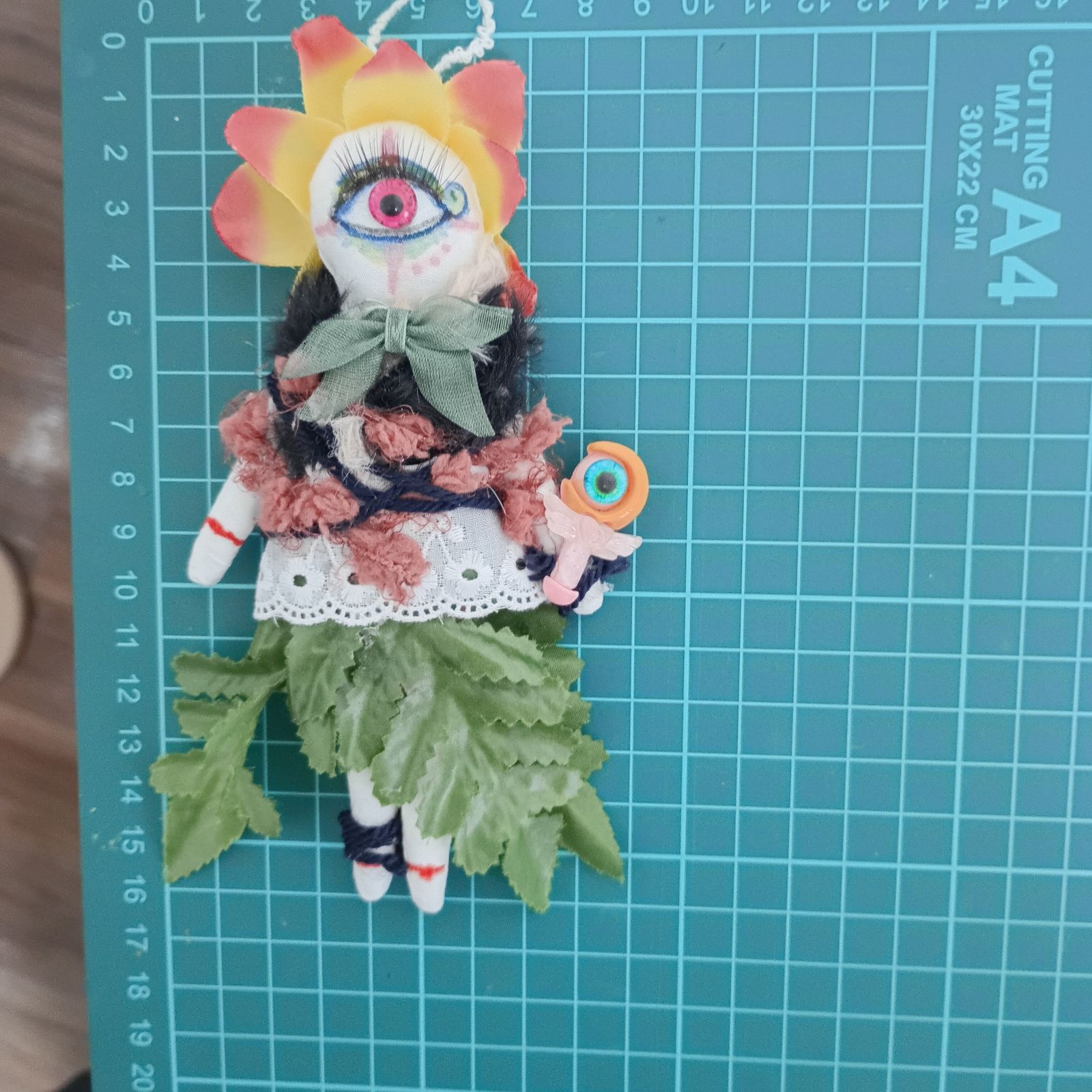 究極のキモカワ♡花デザインの一つ目ちゃんドール ホラーお人形 単眼