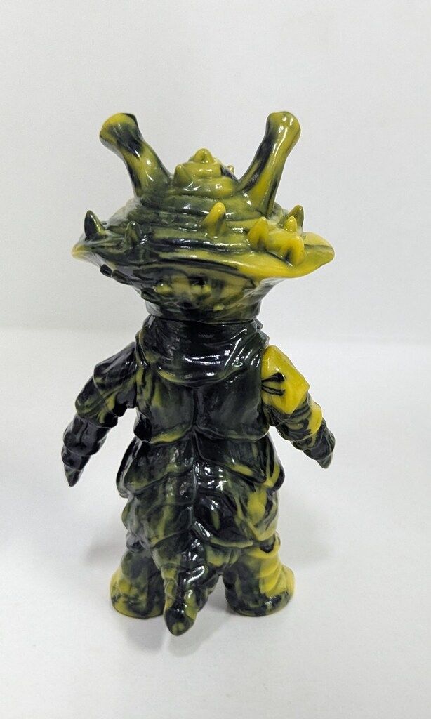 MAXTOY ミニソフビ怪獣倉庫シリーズ カネゴン メタリックイエロー 2026