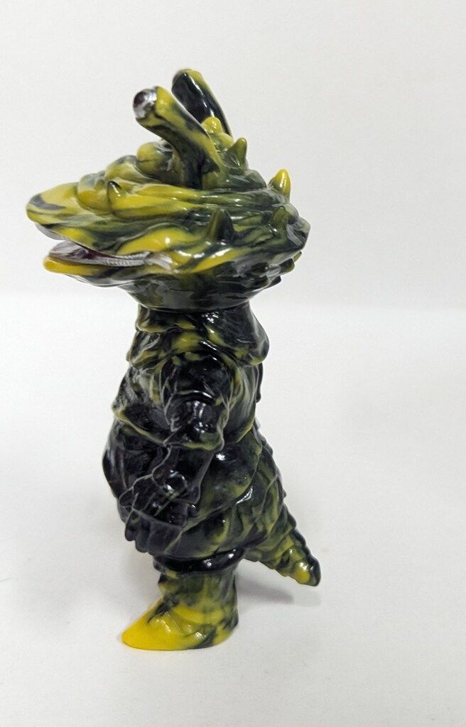 MAXTOY ミニソフビ怪獣倉庫シリーズ カネゴン メタリックイエロー 2026