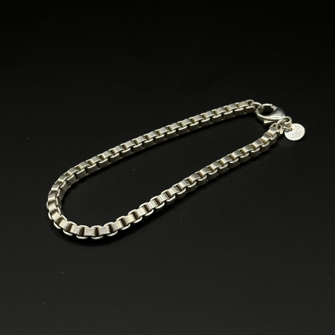 美品】Tiffany & Co ベネチアン ブレスレット シルバー925 - メルカリ 美品】Tiffany & Co ベネチアン ブレスレット シルバー925 - メルカリ