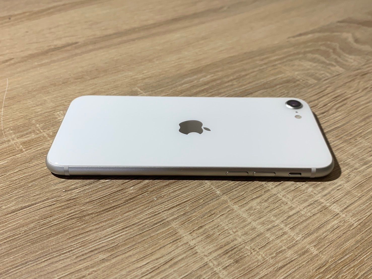 iPhone SE2 128GB ホワイト ジャンク品 - メルカリ
