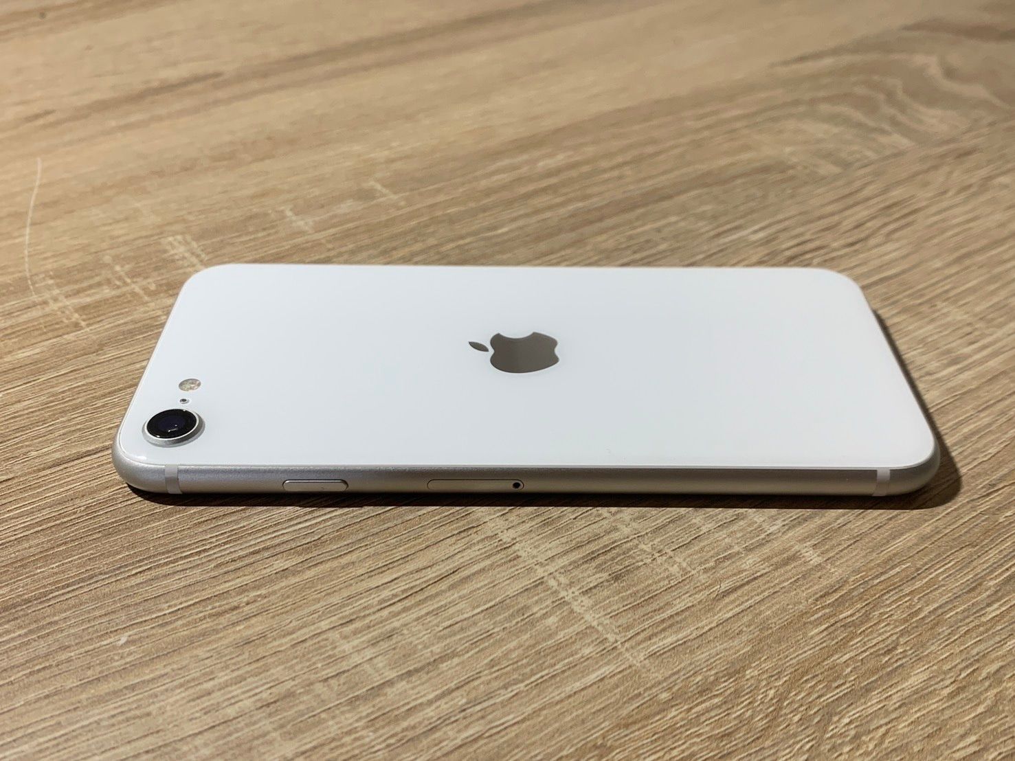 iPhone SE2 128GB ホワイト ジャンク品 iPhone SE2 128GB ホワイト ジャンク品 - メルカリ