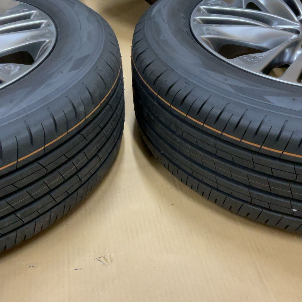 トヨタ40系アルファード純正アルミ18×7J 5穴 +40 PCD120 & TOYO