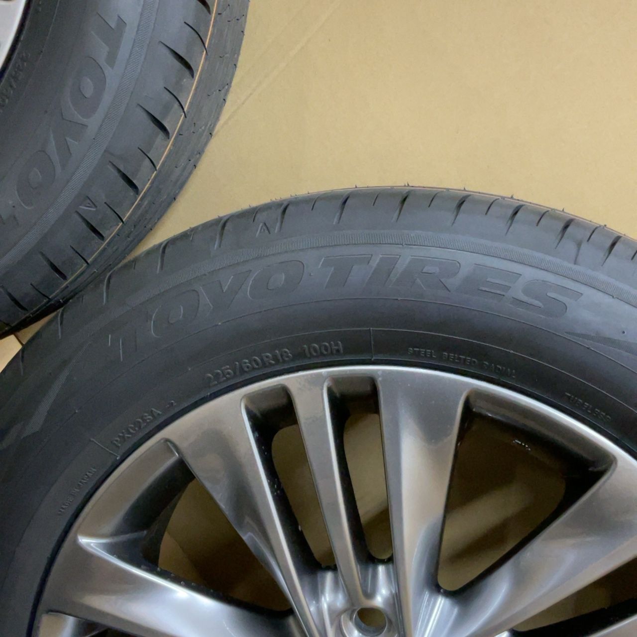 トヨタ40系アルファード純正アルミ18×7J 5穴 +40 PCD120 & TOYO 