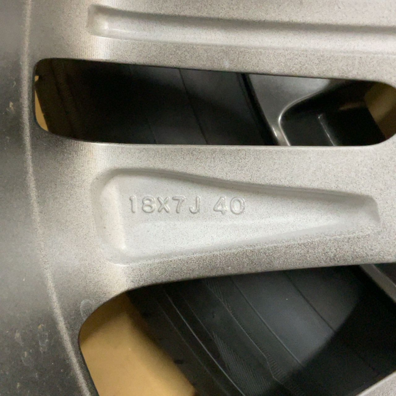 トヨタ40系アルファード純正アルミ18×7J 5穴 +40 PCD120 & TOYO 