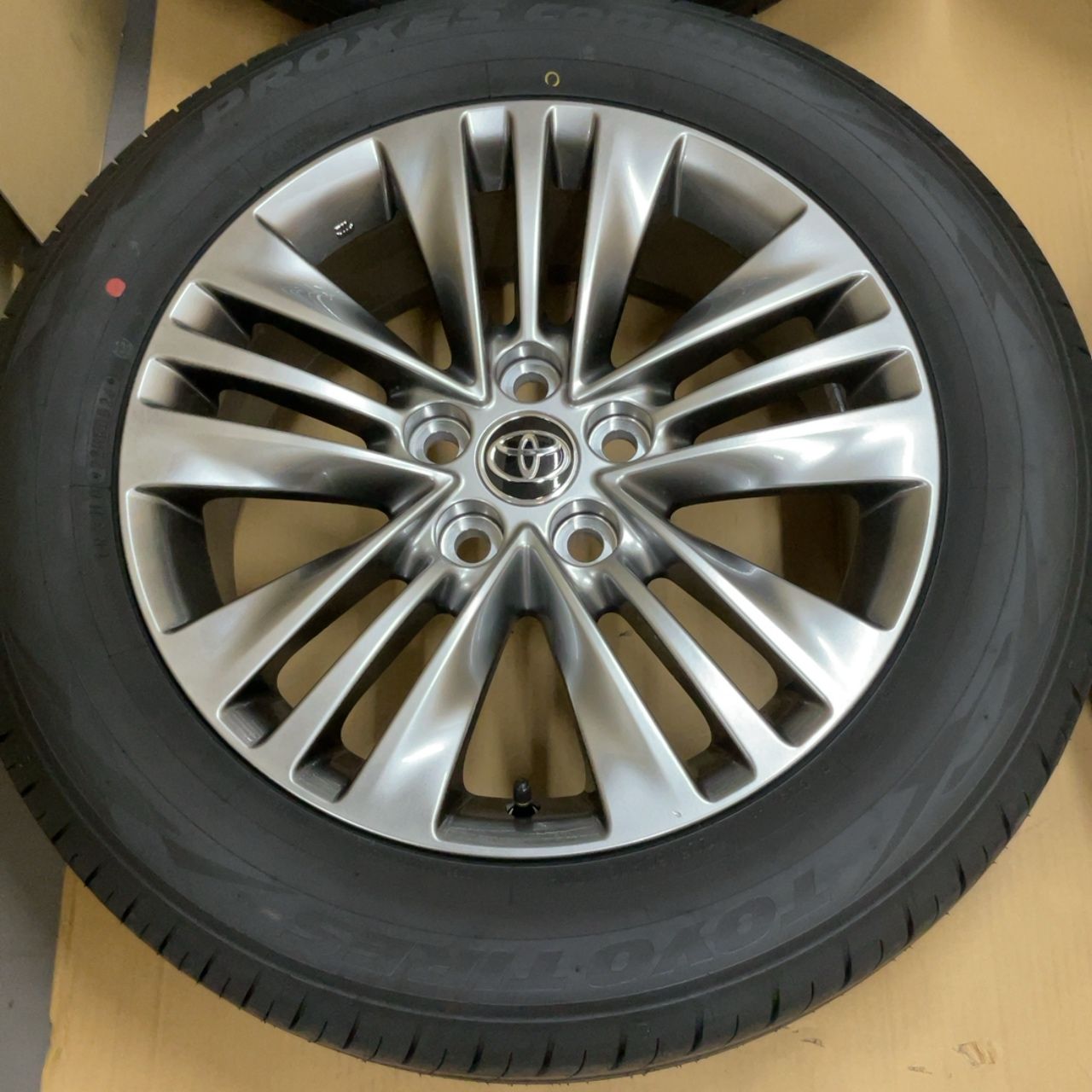 トヨタ40系アルファード純正アルミ18×7J 5穴 +40 PCD120 & TOYO