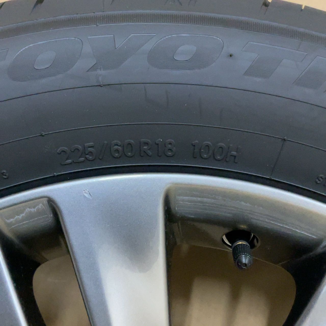 トヨタ40系アルファード純正アルミ18×7J 5穴 +40 PCD120 & TOYO 