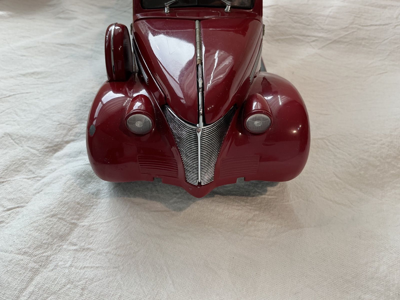 新品 1/18 ウッディワゴン 木目 クラシックカー モーターシティ ミニカー 1939 シボレー ウッディワゴン 模型 1/18 Motor City Classics 木目