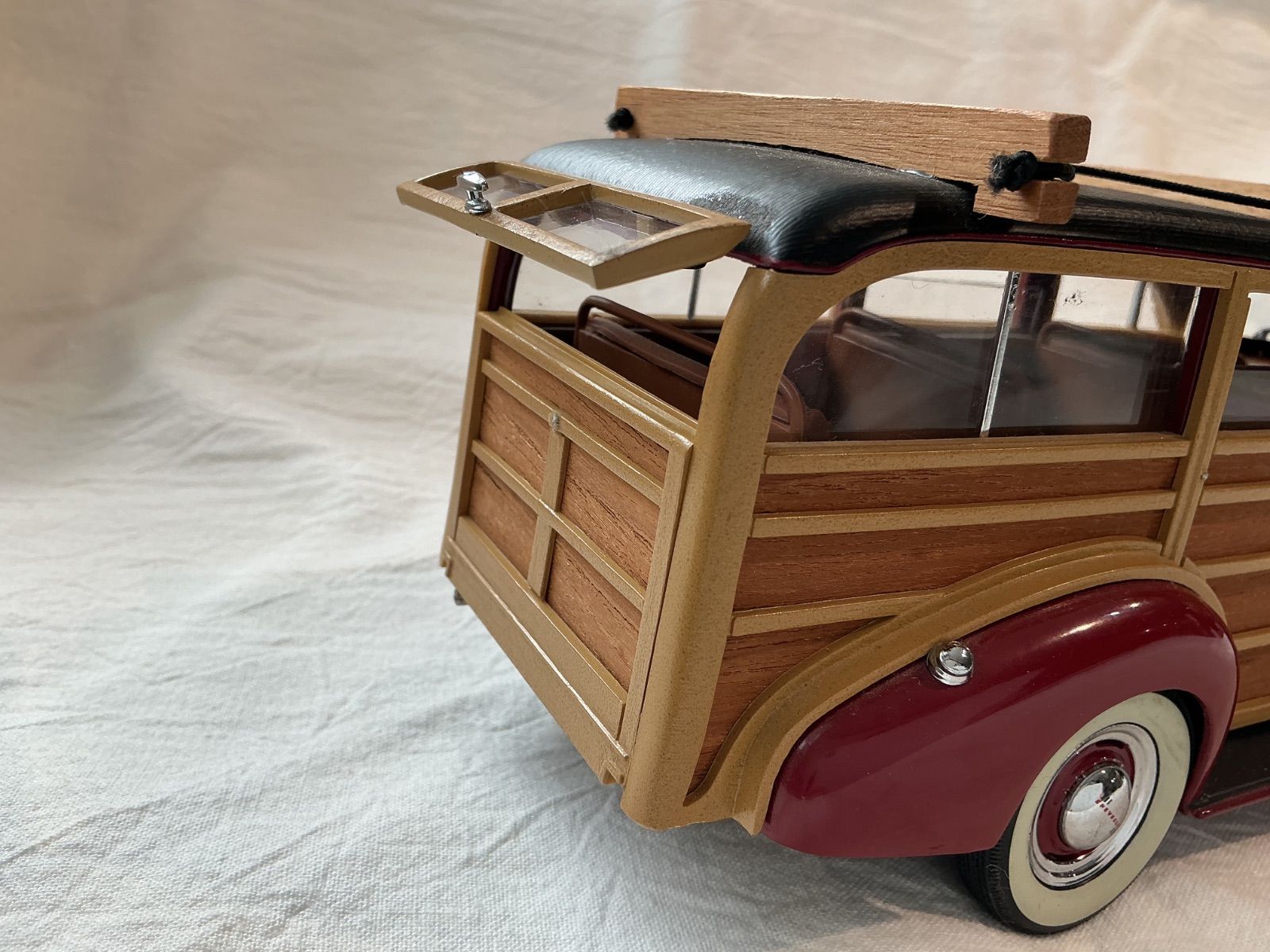 1939 シボレー ウッディワゴン 模型 1/18 Motor City Classics 木目